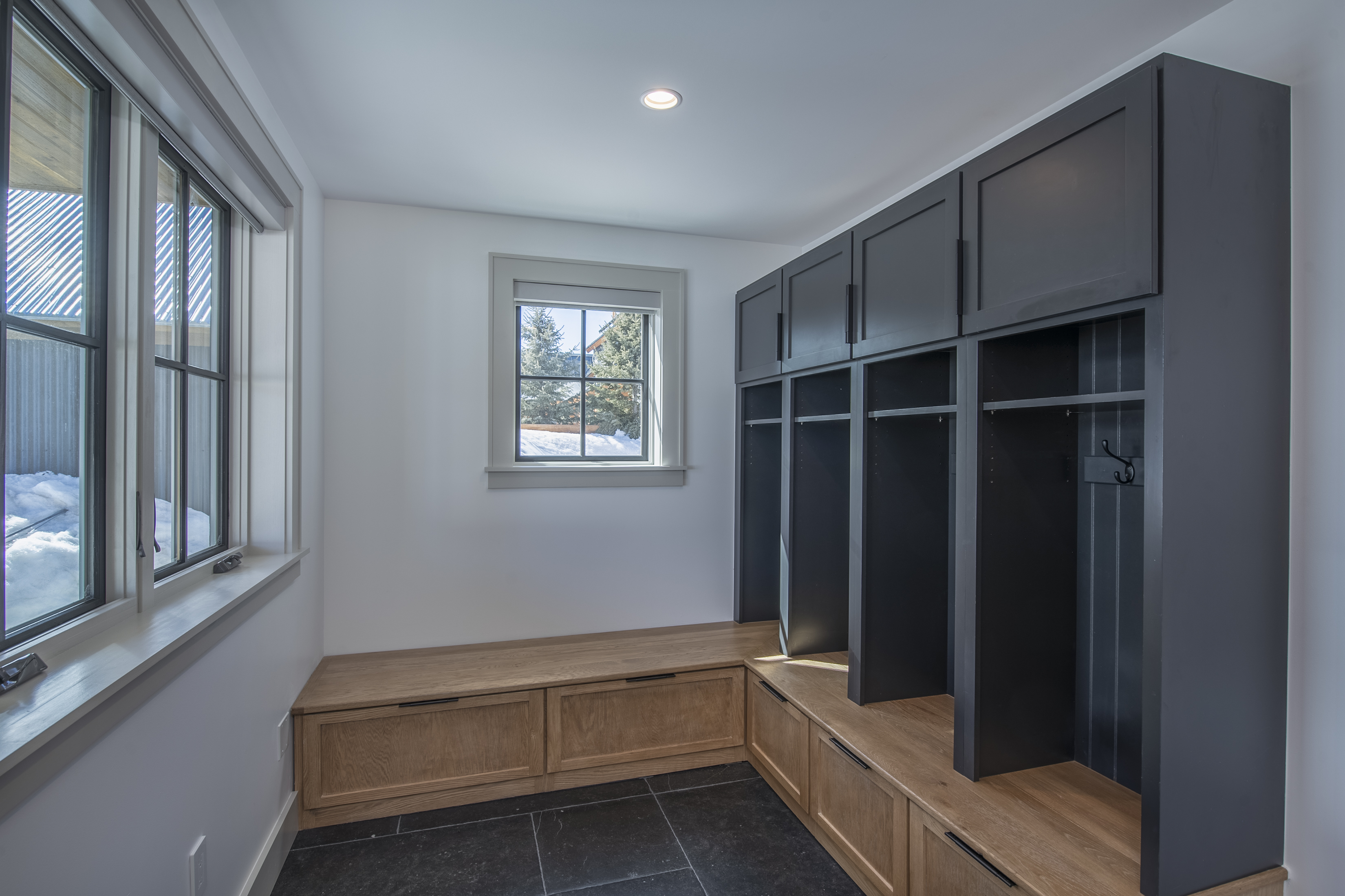  Big And Beautiful In The Desirable And Peaceful East End Of Town - 物件實景