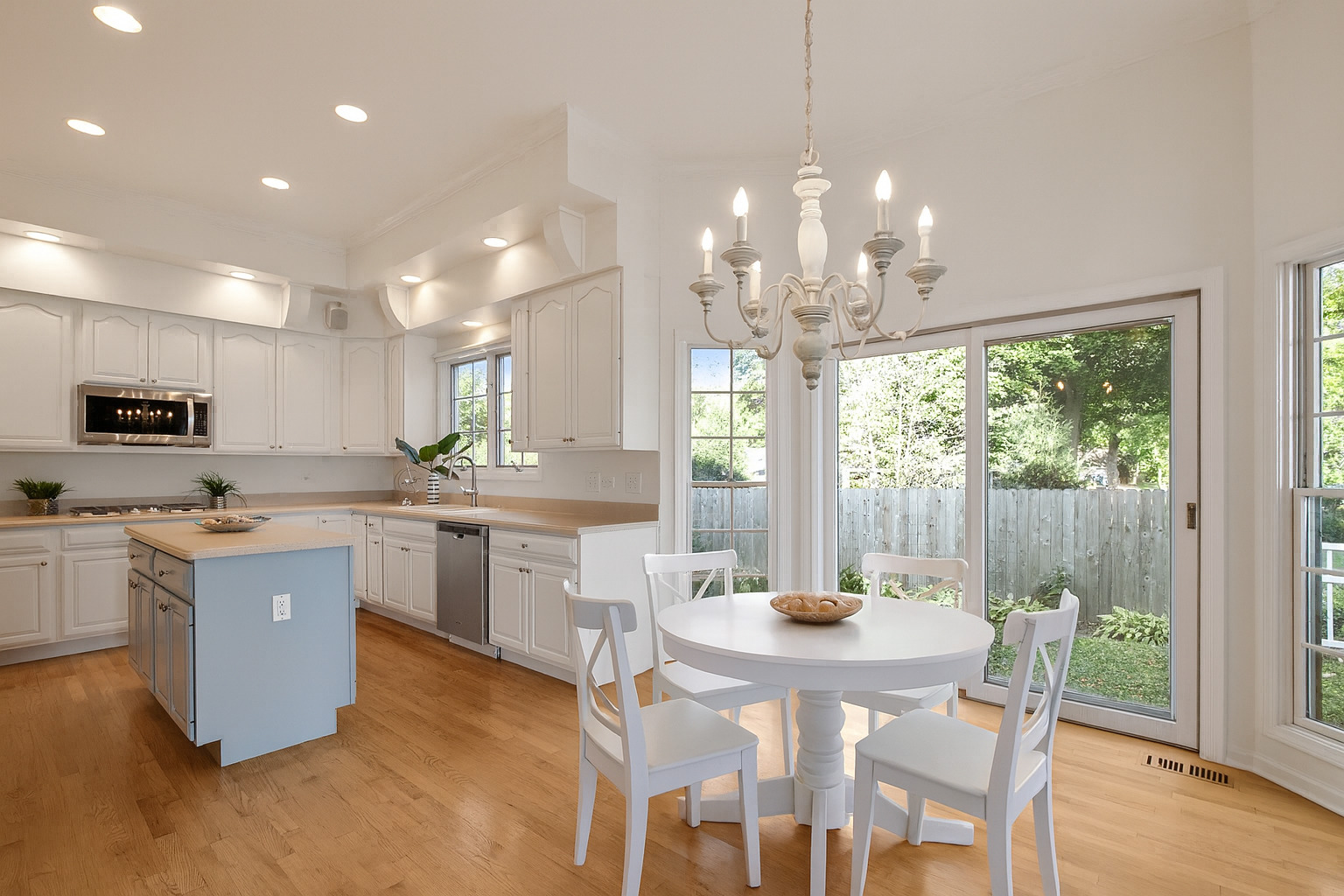 Grayslake, Illinois, 60030, United States, 4 Bedrooms Bedrooms, ,3 BathroomsBathrooms,Residential,For Sale,1992794