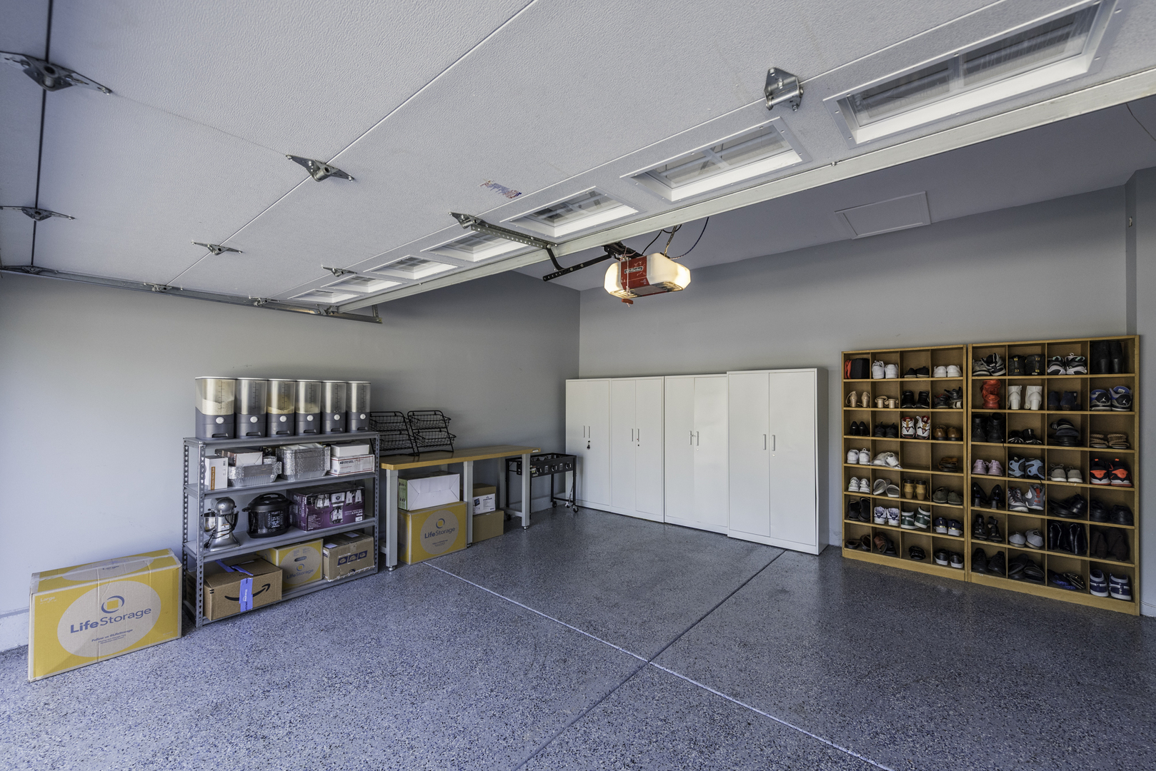 Lindenhurst, Illinois, 60046, United States, 5 Bedrooms Bedrooms, ,3 BathroomsBathrooms,Residential,For Sale,1971263