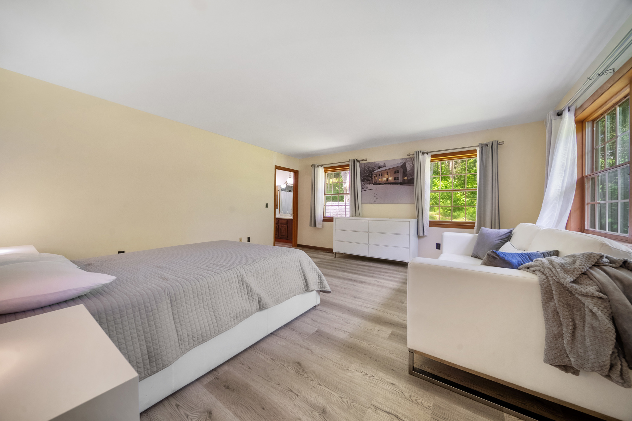 Gatlinburg, Tennessee, 37738, United States, 4 Bedrooms Bedrooms, ,3 BathroomsBathrooms,Residential,For Sale,1974957