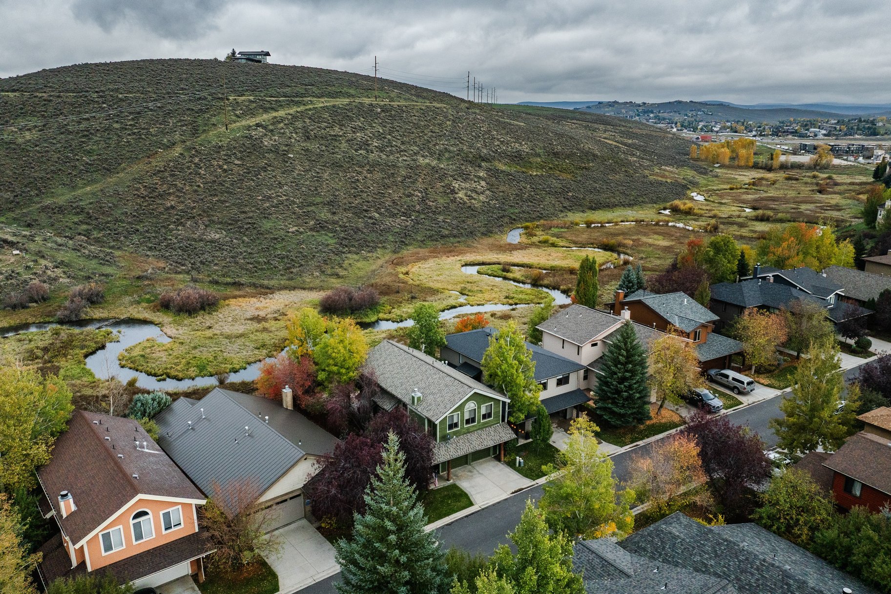  Rare Creekside Retreat  Privacy, Mountain Living & Unbeatable Convenience - 物件實景
