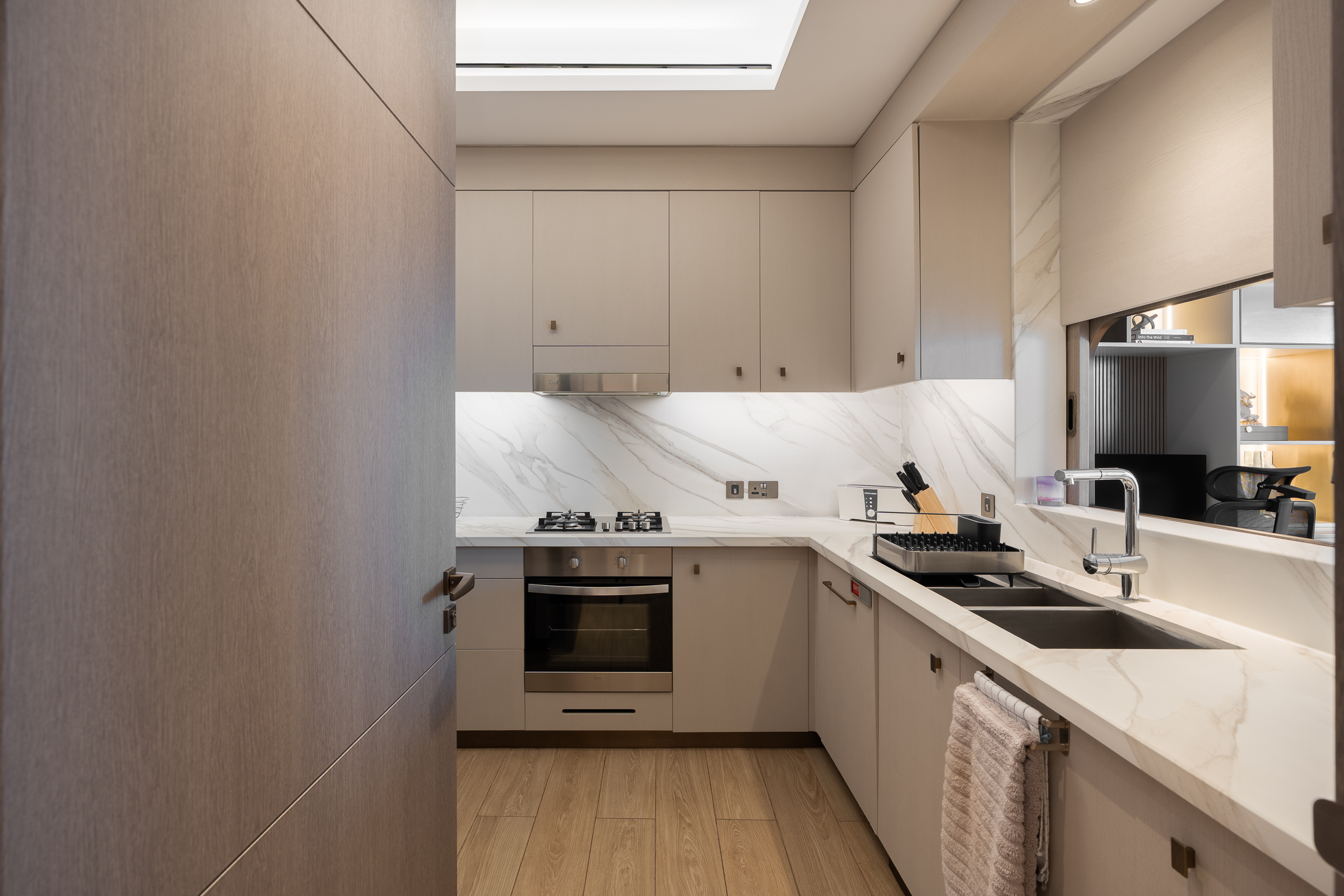  Elegant Sky View Residence in Heart of Downtown - 物件實景