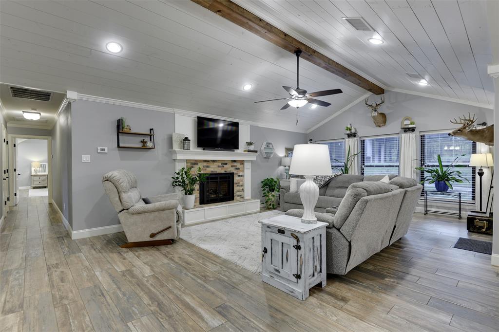 Alvarado, Texas, 76009, United States, 4 Bedrooms Bedrooms, ,2 BathroomsBathrooms,Residential,For Sale,1979414