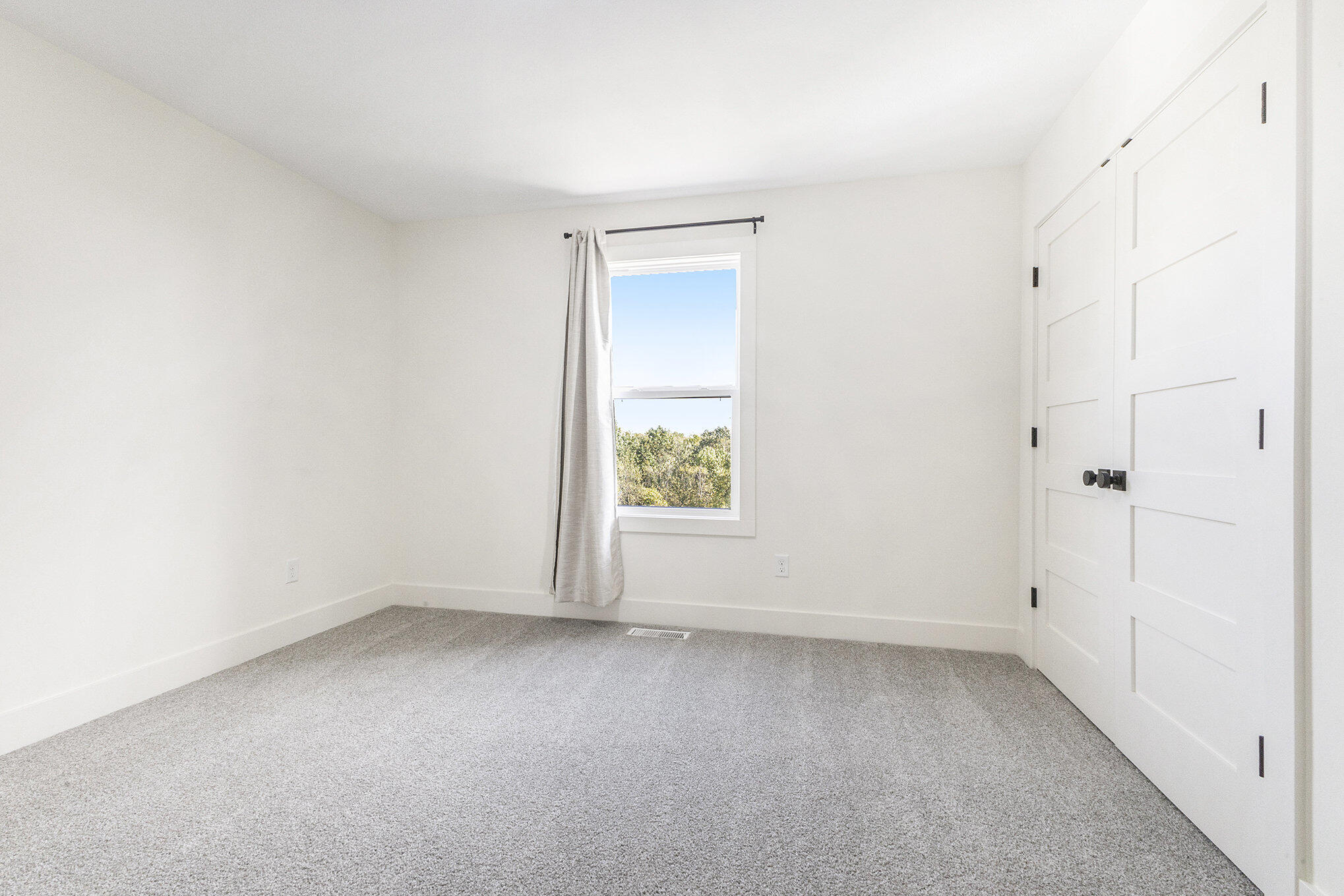 Allendale, Michigan, 49401, United States, 5 Bedrooms Bedrooms, ,4 BathroomsBathrooms,Residential,For Sale,1960697