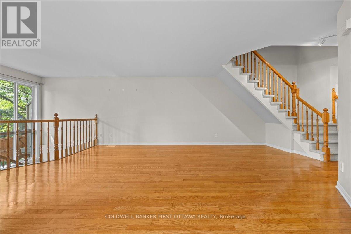 OTTAWA, Ontario, K1J 1J2, CA, 3 Bedrooms Bedrooms, ,1 BathroomBathrooms,Residential,For Sale,1903648