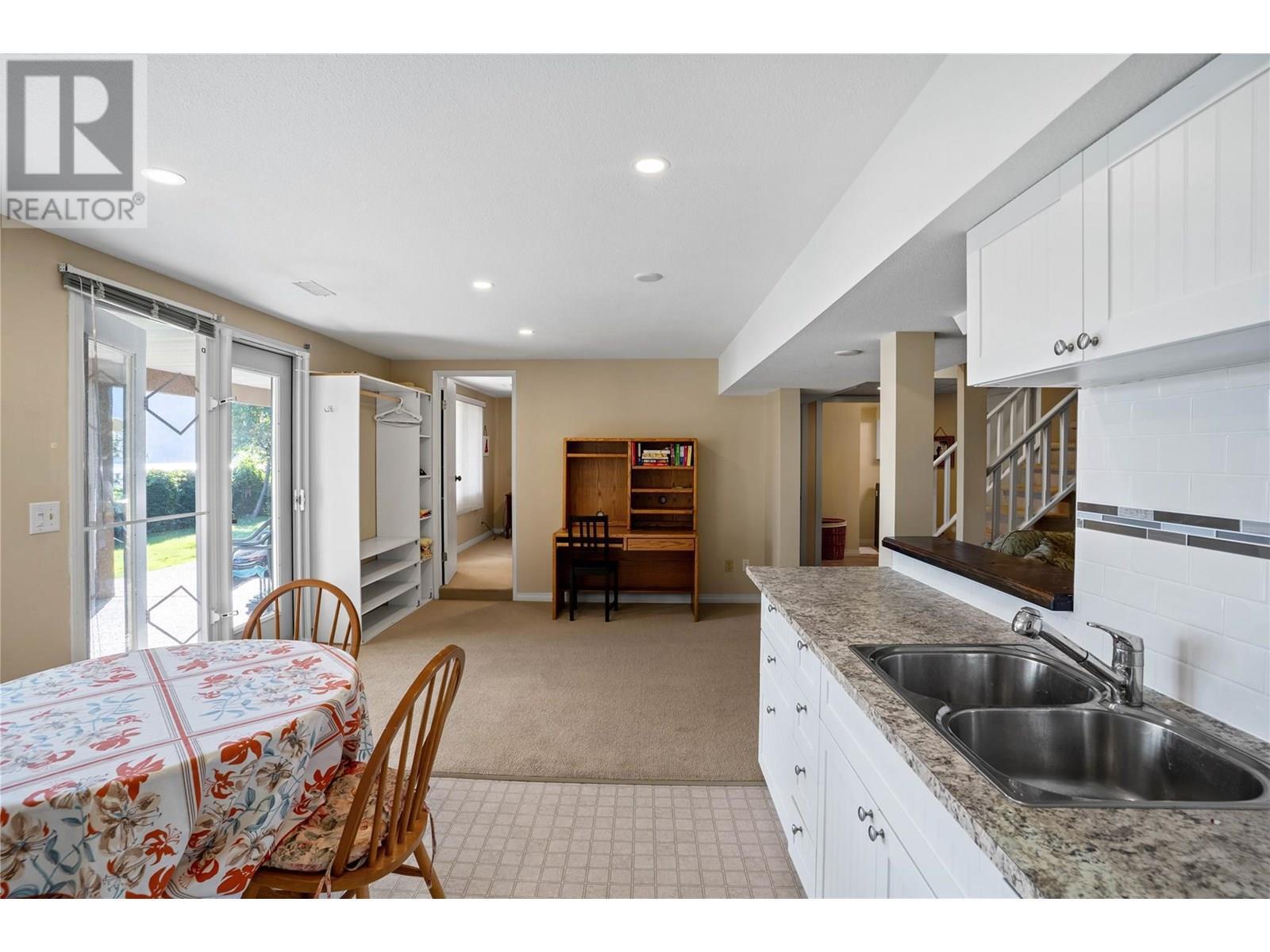 KELOWNA, British Columbia, V1V 2C3, CA, 5 Bedrooms Bedrooms, ,2 BathroomsBathrooms,Residential,For Sale,1911113