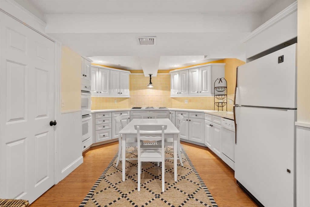 Hopkinton, Massachusetts, 01748, United States, 4 Bedrooms Bedrooms, ,5 BathroomsBathrooms,Residential,For Sale,1982386