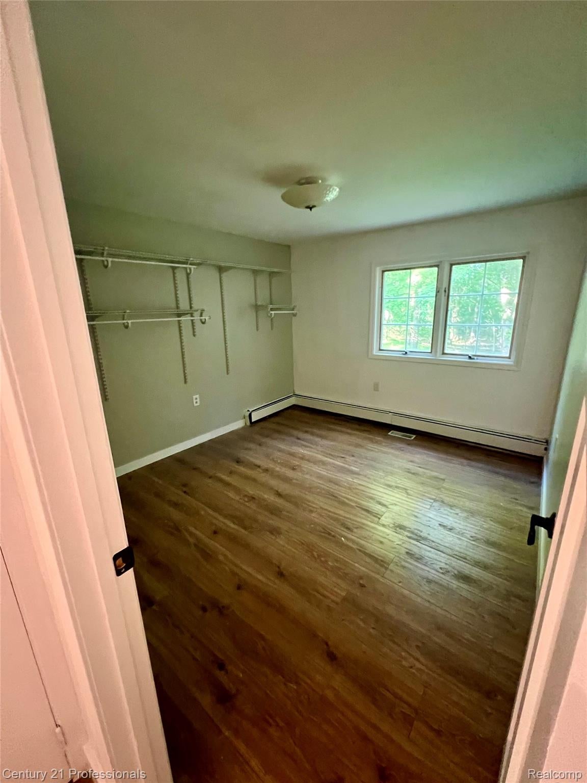 Northville, Michigan, 48167, United States, 4 Bedrooms Bedrooms, ,3 BathroomsBathrooms,Residential,For Sale,1923225