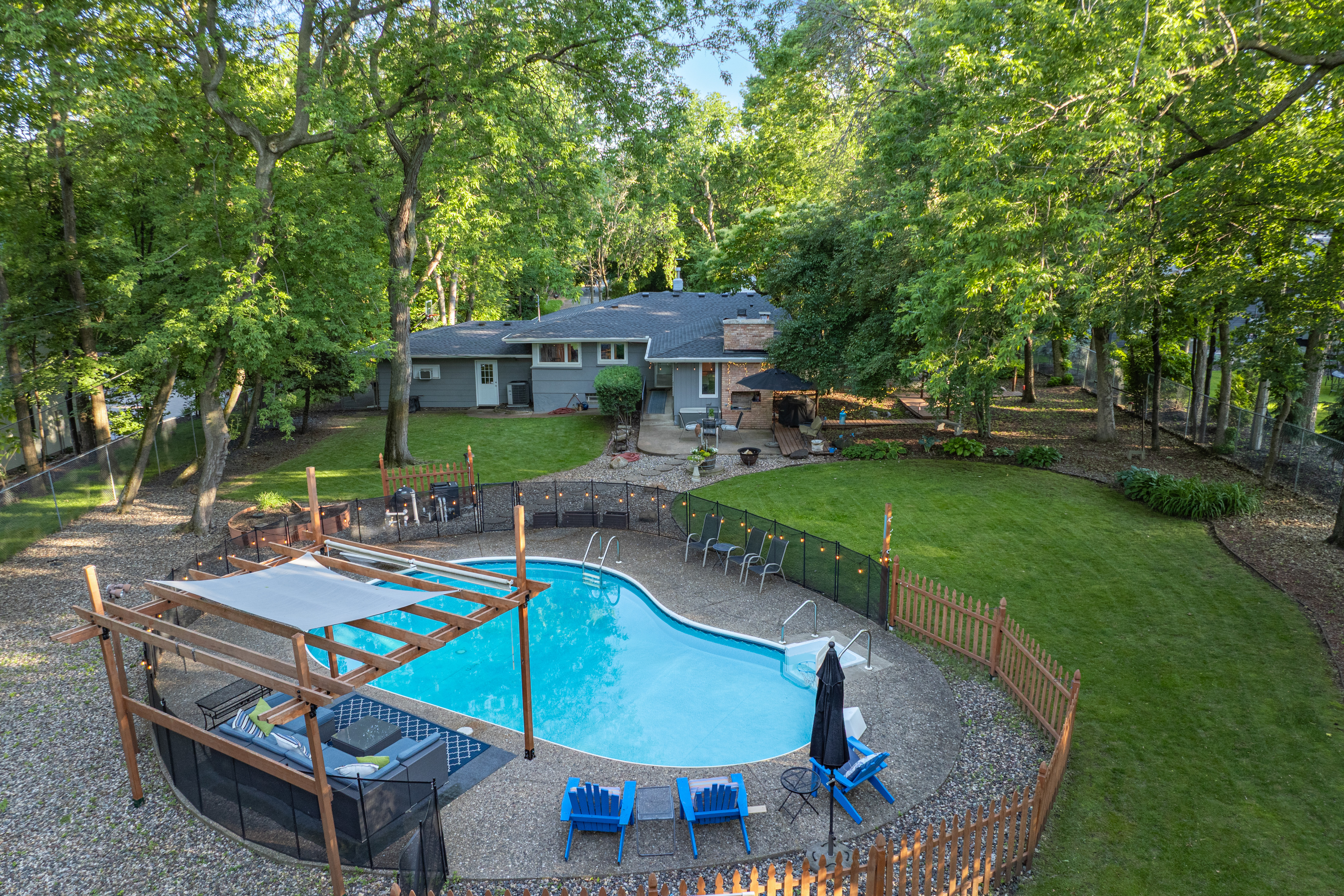  Deephaven Retreat with Poolside Serenity - 物件實景