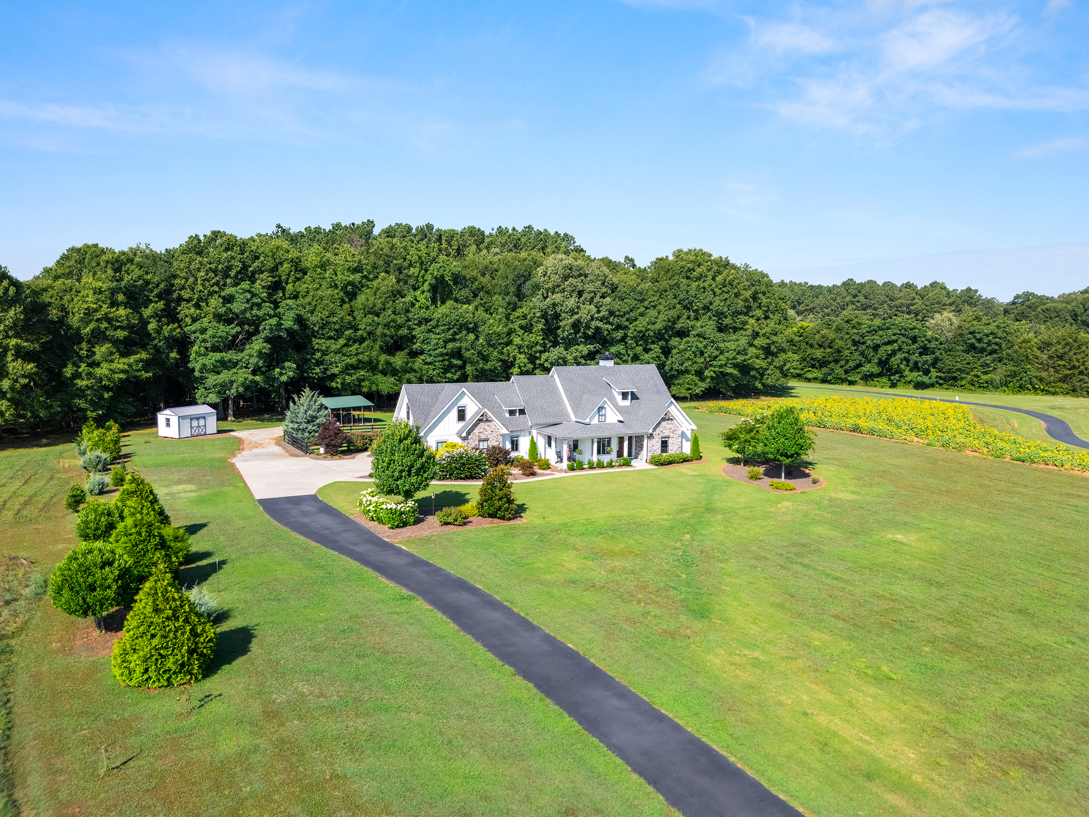  Tucked Away on Five+/- Acres - 物件實景