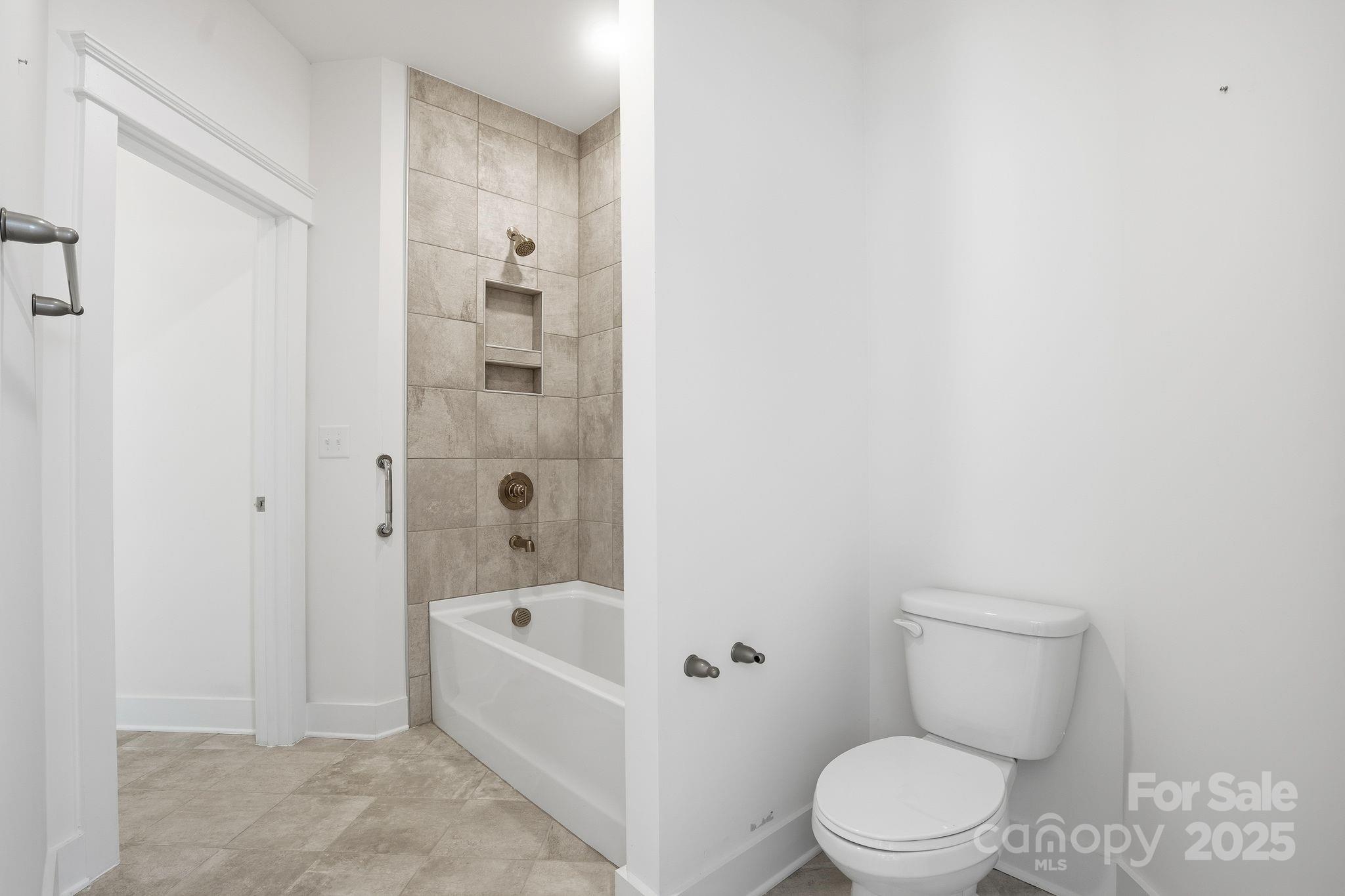 Huntersville, North Carolina, 28078, United States, 6 Bedrooms Bedrooms, ,5 BathroomsBathrooms,Residential,For Sale,1988370