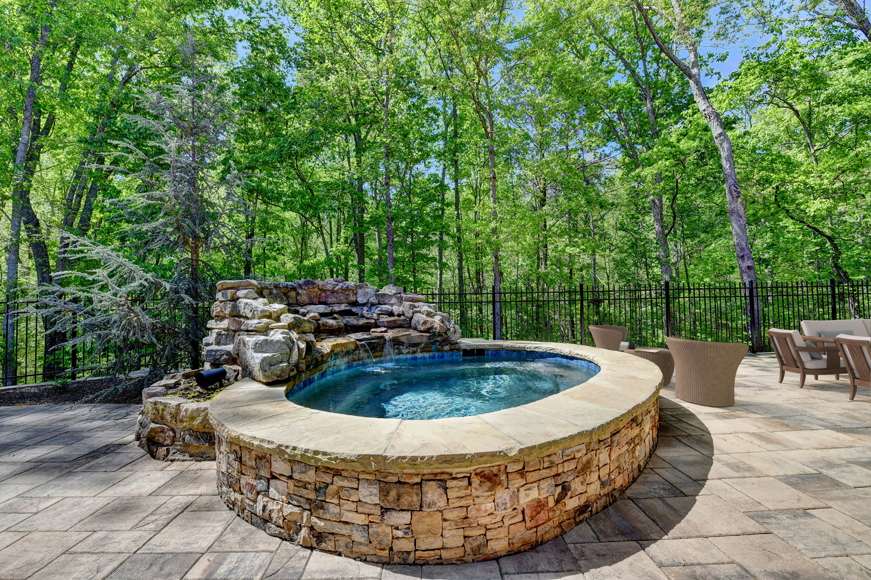  Luxury, Comfort and Privacy in One of Roswell