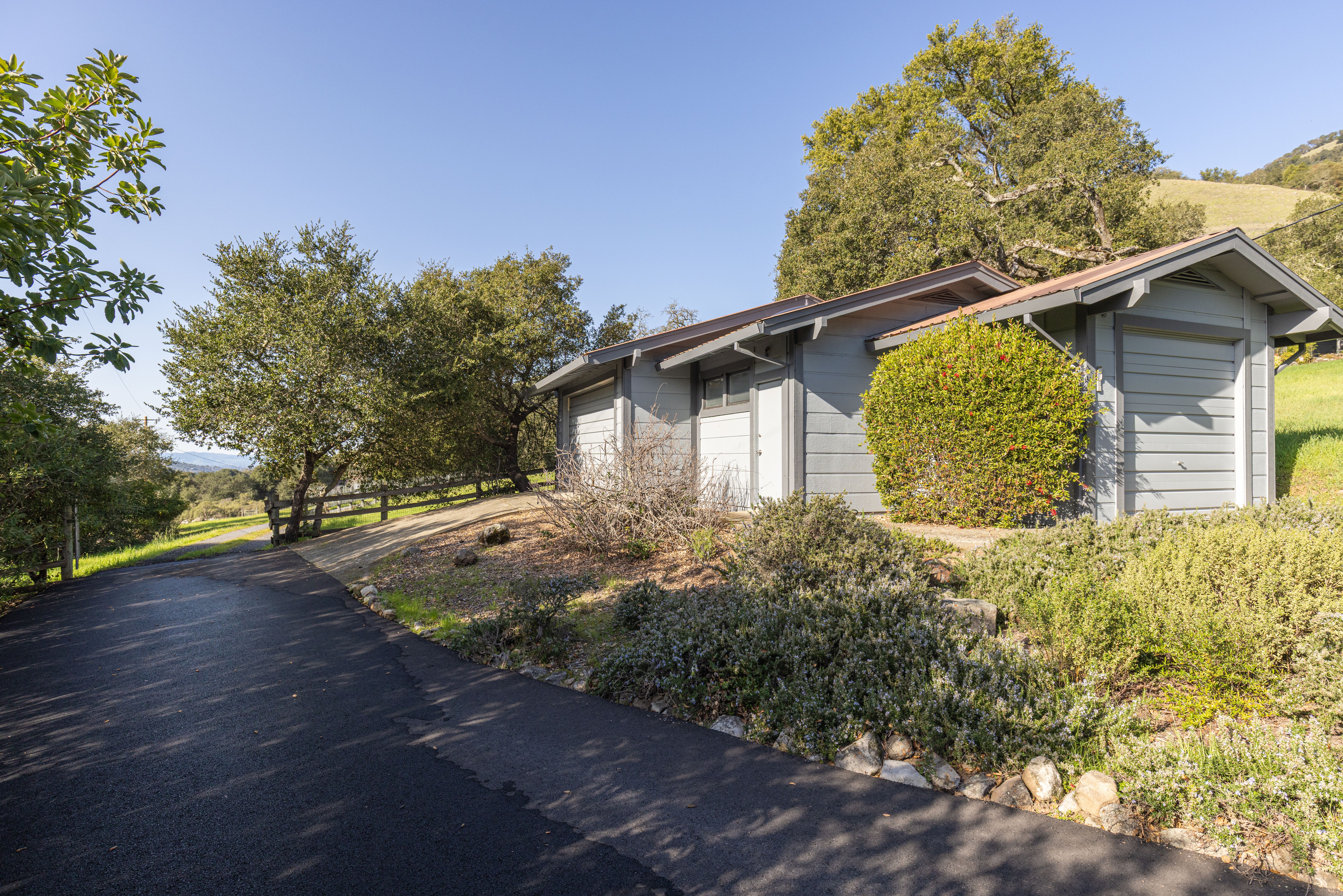  Mid-Century Contemporary Gem on 33 Acres - 物件實景