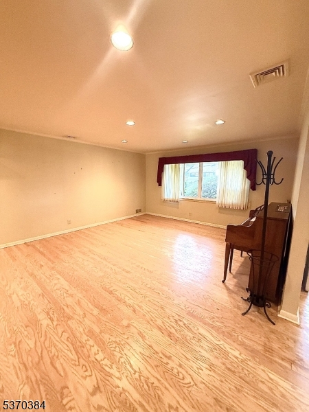 Springfield Twp., New Jersey, 07081, United States, 4 Bedrooms Bedrooms, ,4 BathroomsBathrooms,Residential,For Sale,1898567