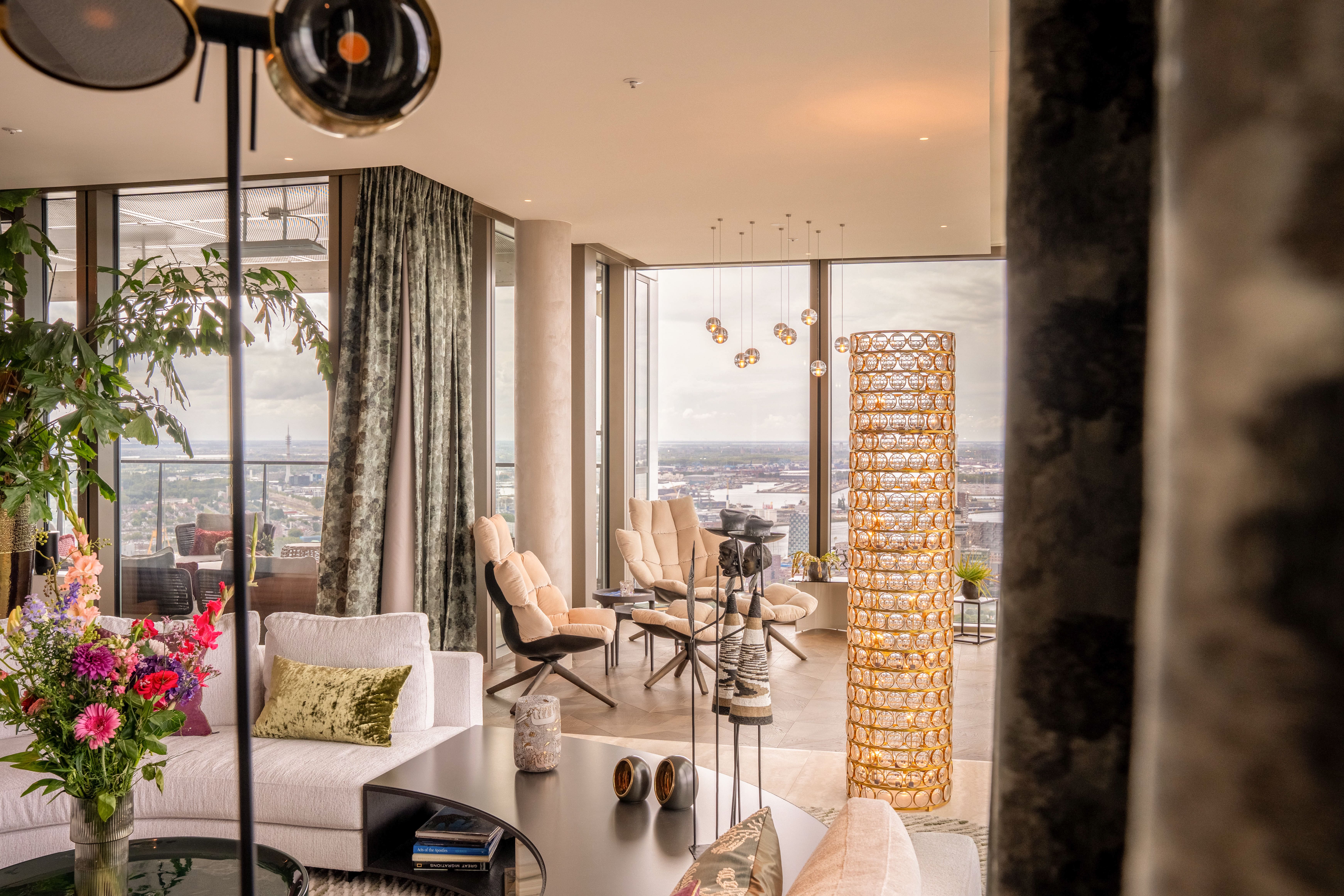  EEN BUITENGEWONE PENTHOUSE-RESIDENTIE MET TERRASSEN RONDOM EN EEN ADEMBENEMEND 3 - 物件實景