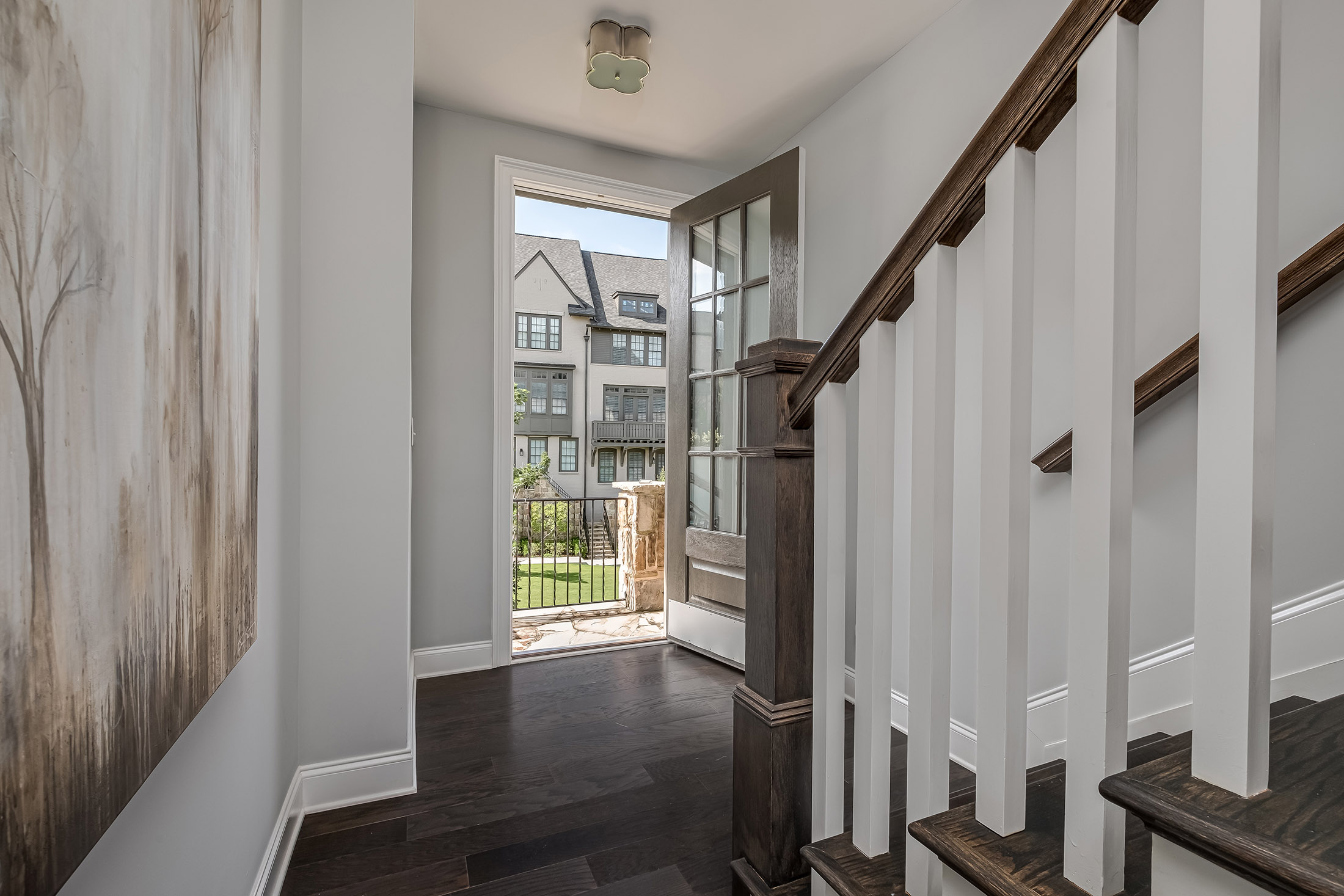  Sophisticated, Impeccably Maintained and Thoughtfully Upgraded Townhome - 物件實景