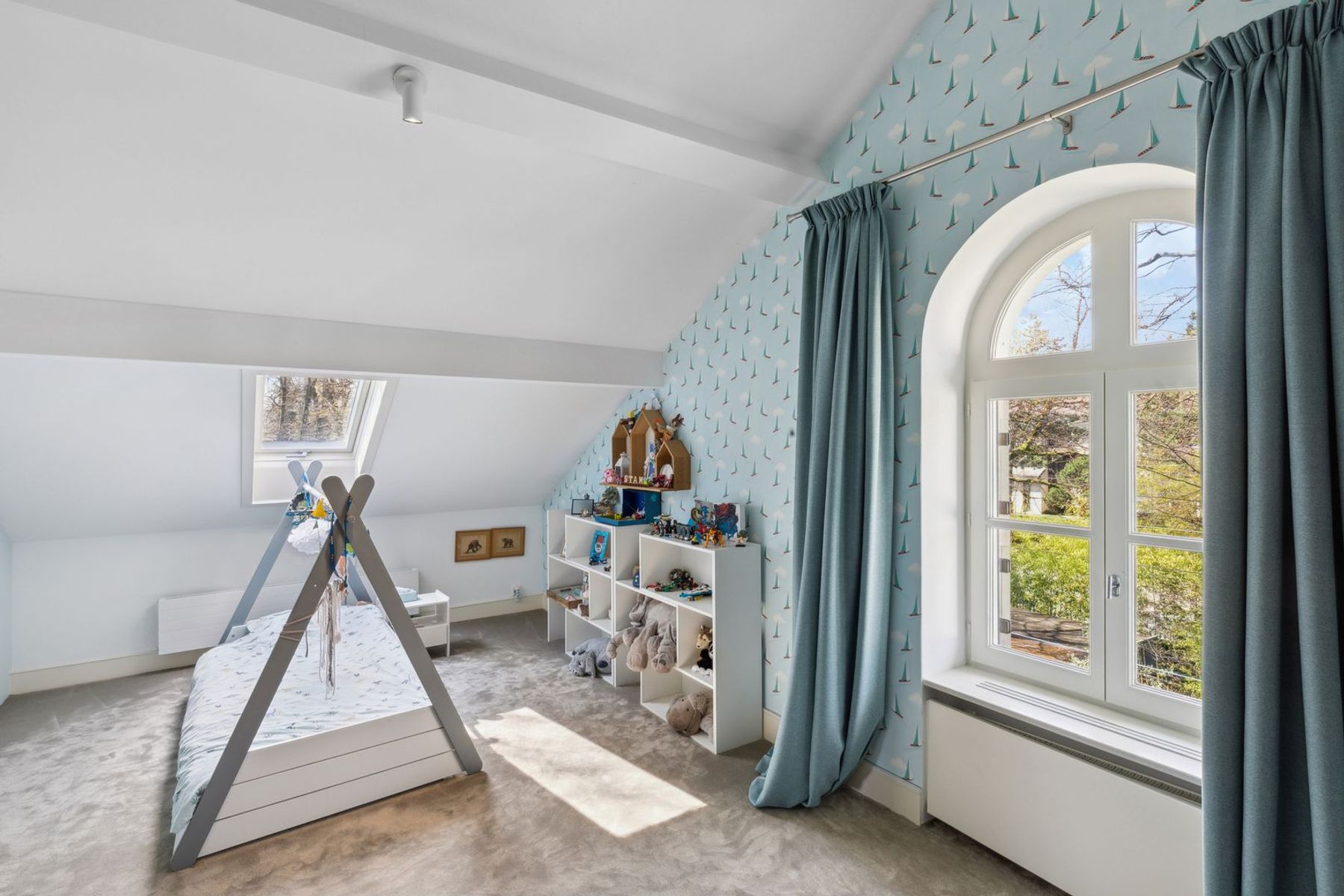  Exceptional property just a stone