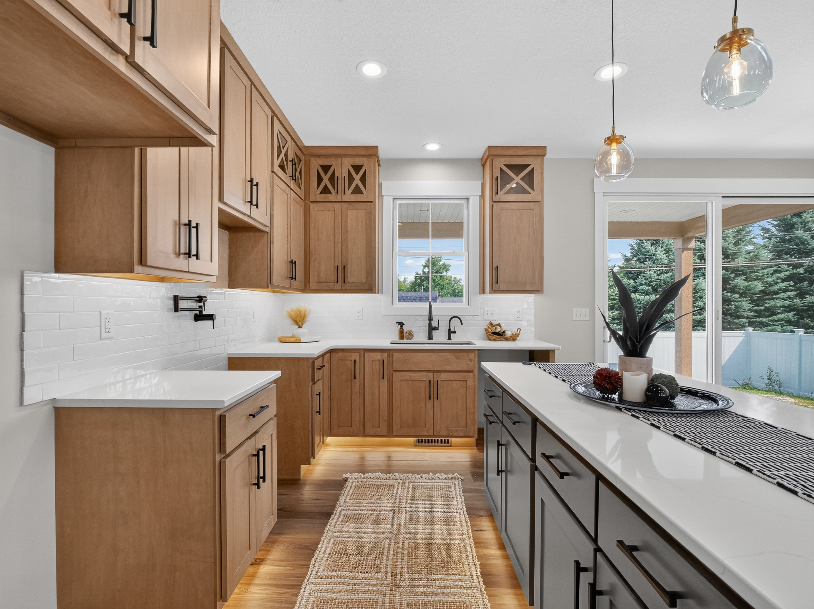  Modern Farmhouse w/ High-End Finishes - 物件實景