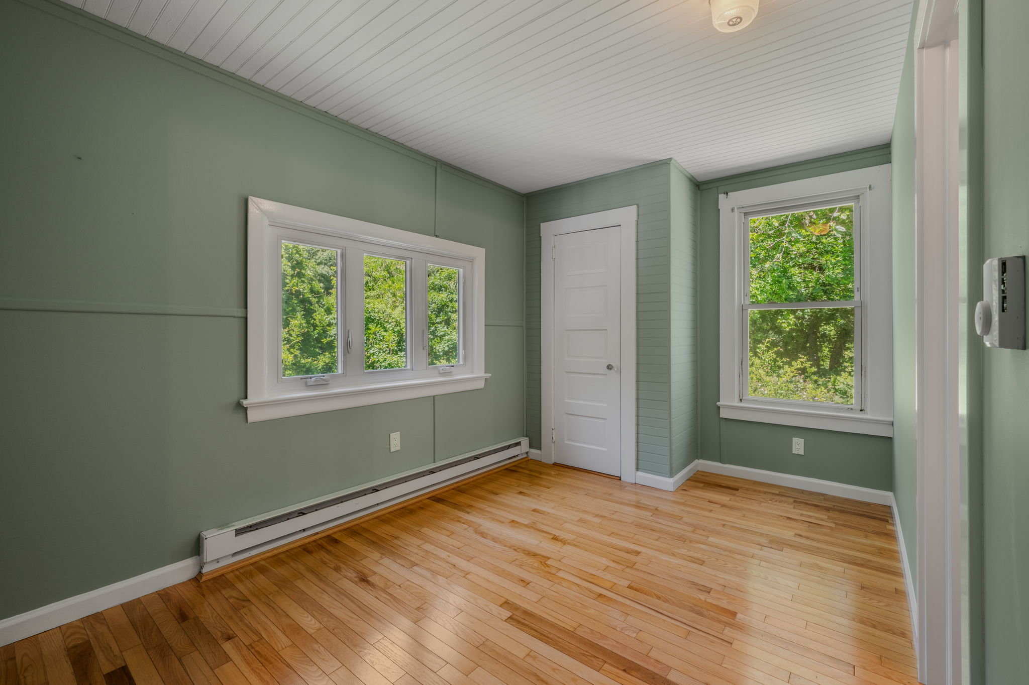  Find privacy and charm in this beautifully updated Waterford home. - 物件實景