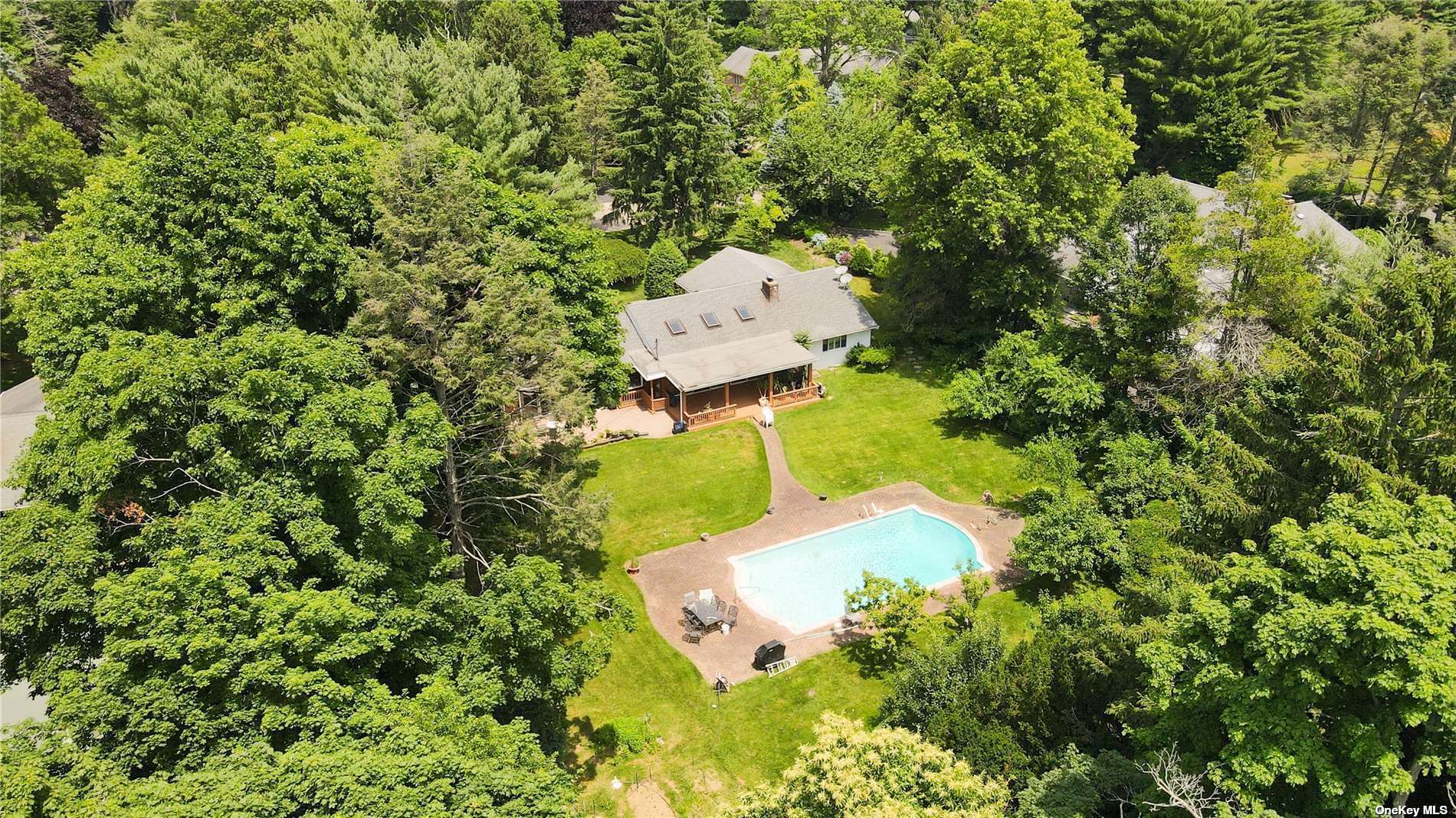 8 The Pines, Old Westbury, New York, 11568, United States, 3 Bedrooms Bedrooms, ,3 BathroomsBathrooms,Residential,For Sale,8 The Pines,1668876