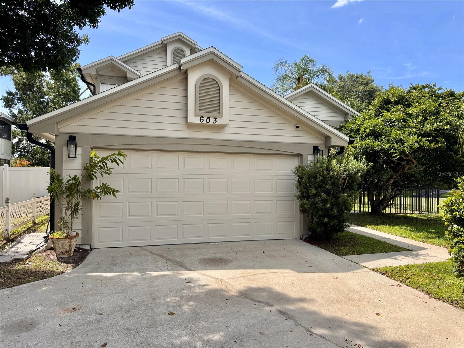 ORLANDO, Florida, 32828, United States, 3 Bedrooms Bedrooms, ,3 BathroomsBathrooms,Residential,For Sale,1942582