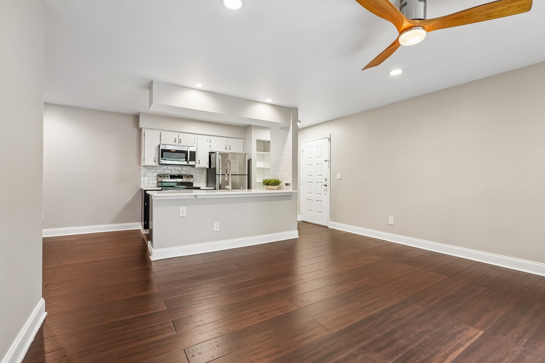  ?Trendmaker Homes North? Beautifully Updated One Floor Condominum - 物件實景