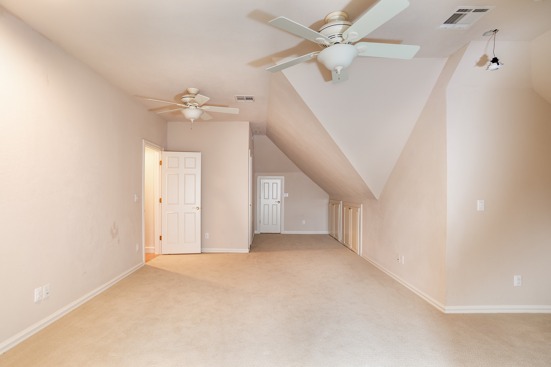 Stillwater, Oklahoma, 74074, United States, 5 Bedrooms Bedrooms, ,4 BathroomsBathrooms,Residential,For Sale,1981568