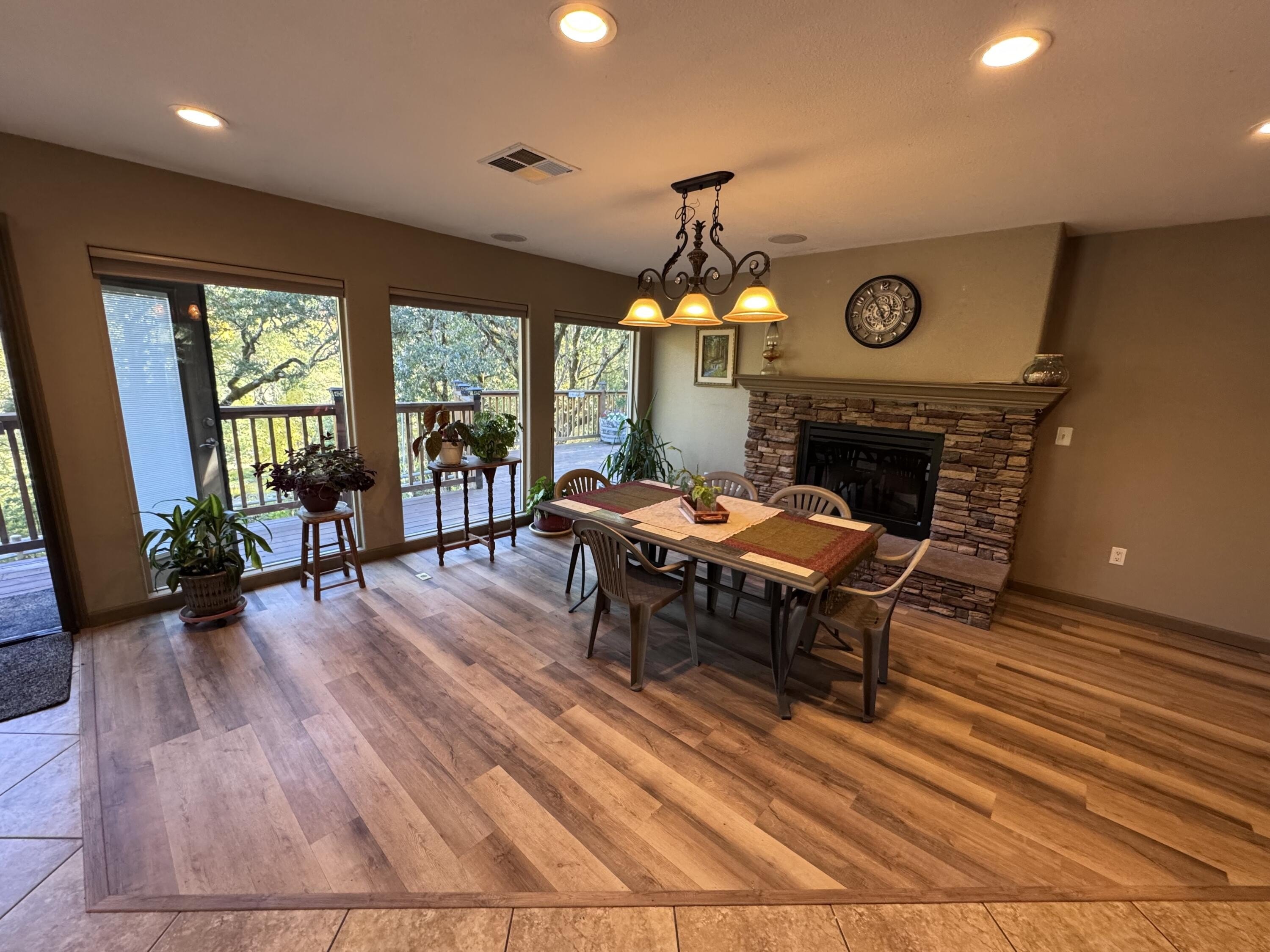 Rogue River, Oregon, 97537, United States, 3 Bedrooms Bedrooms, ,4 BathroomsBathrooms,Residential,For Sale,1982617