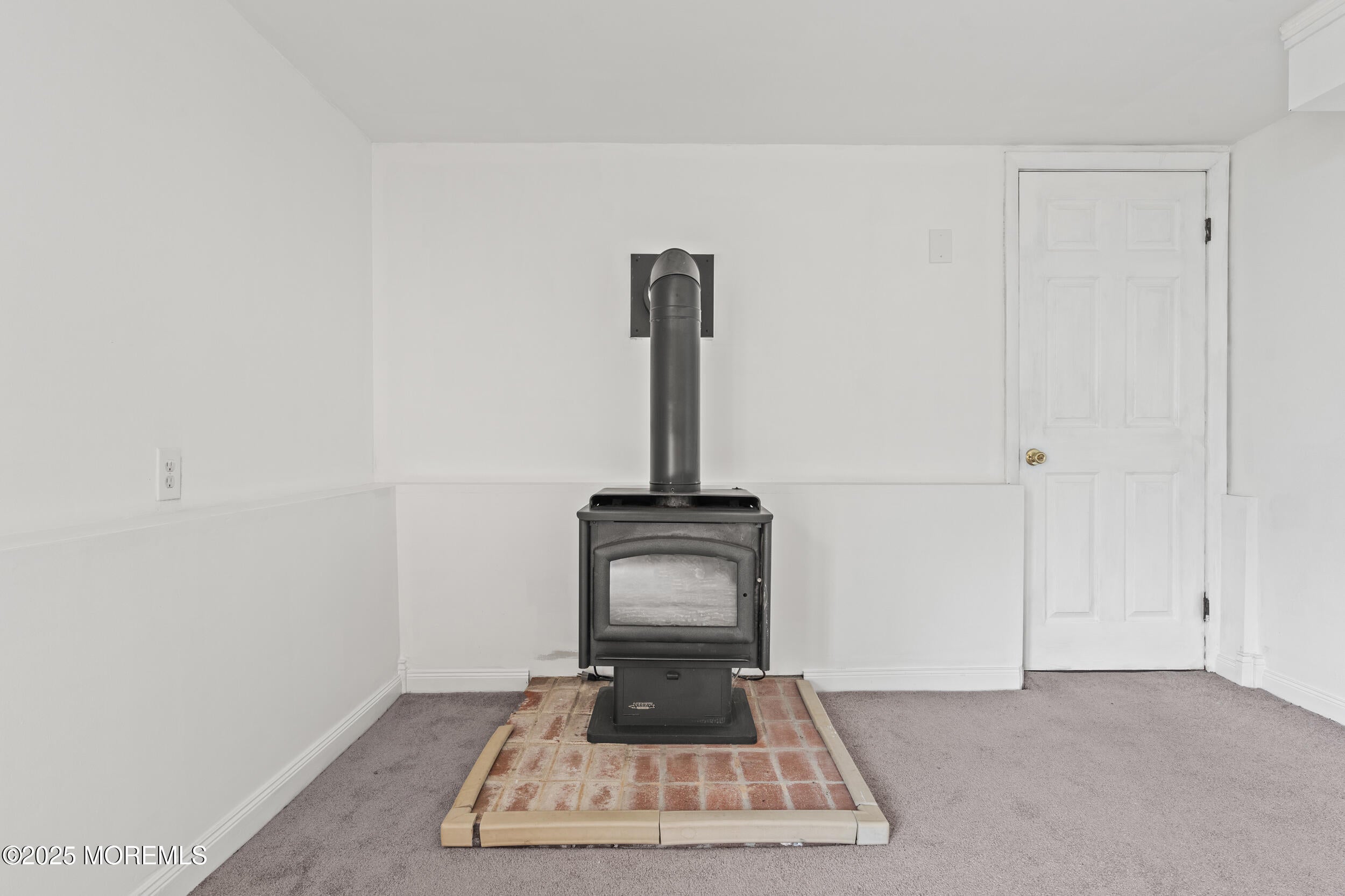Oakhurst, New Jersey, 07755, United States, 3 Bedrooms Bedrooms, ,2 BathroomsBathrooms,Residential,For Sale,1923231
