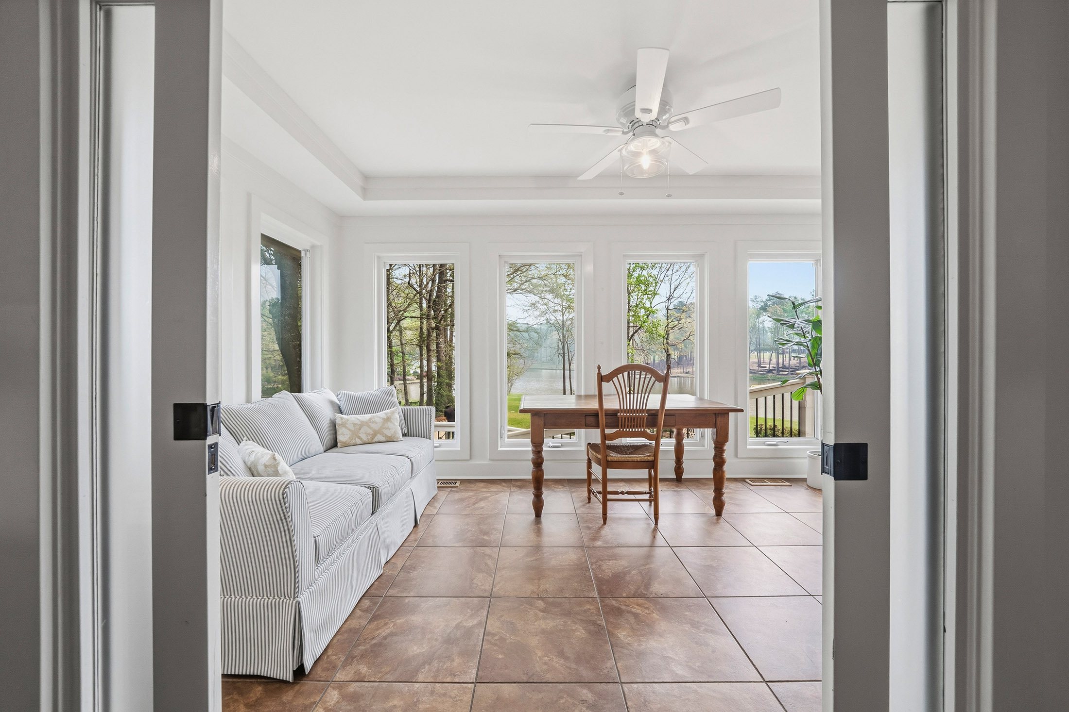  Move-in Ready Lakefront Home Delivers the Ultimate Lake Oconee Lifestyle - 物件實景