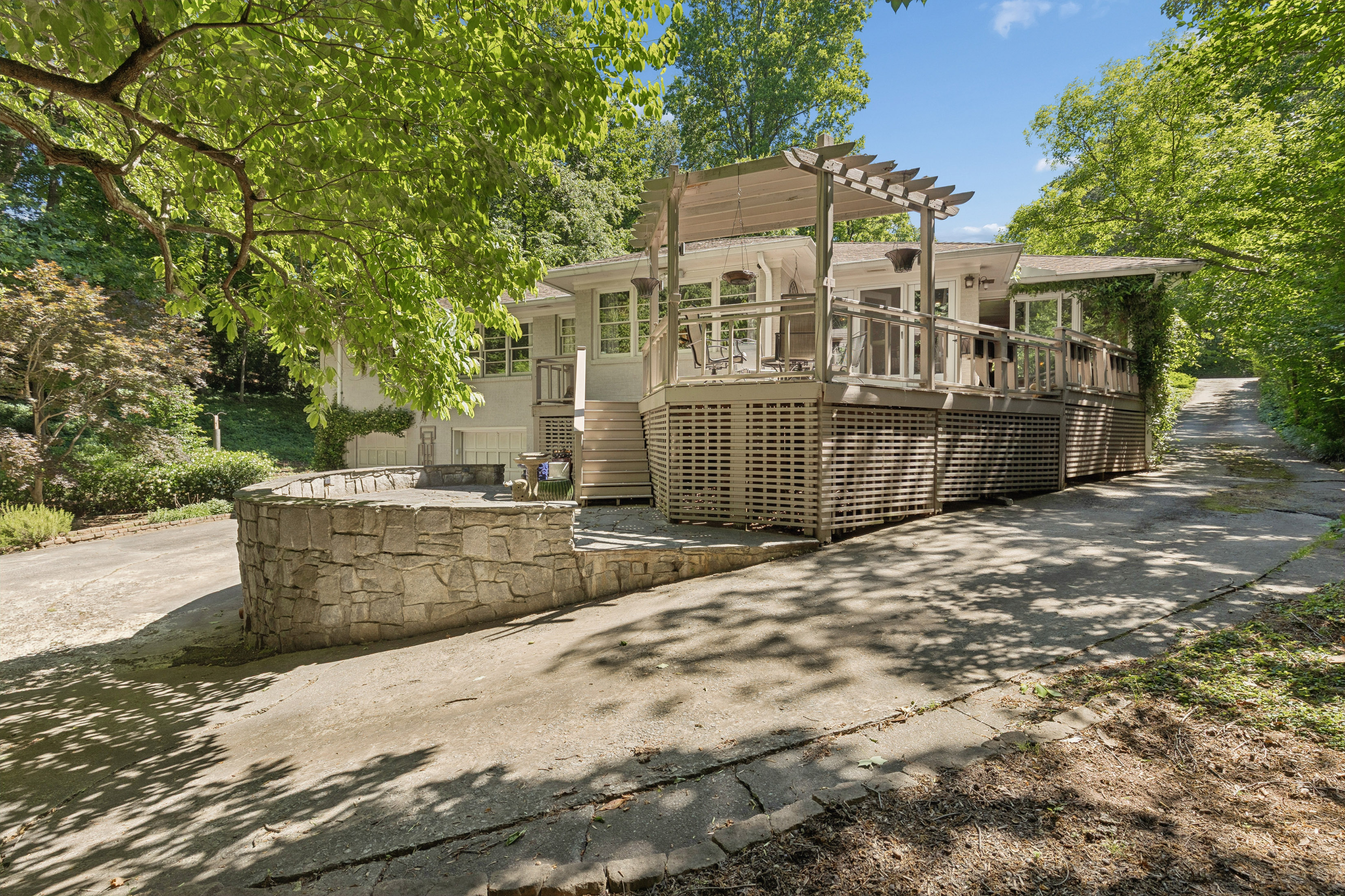  Charming Ranch Offers Space, Privacy and Long Term Potential - 物件實景