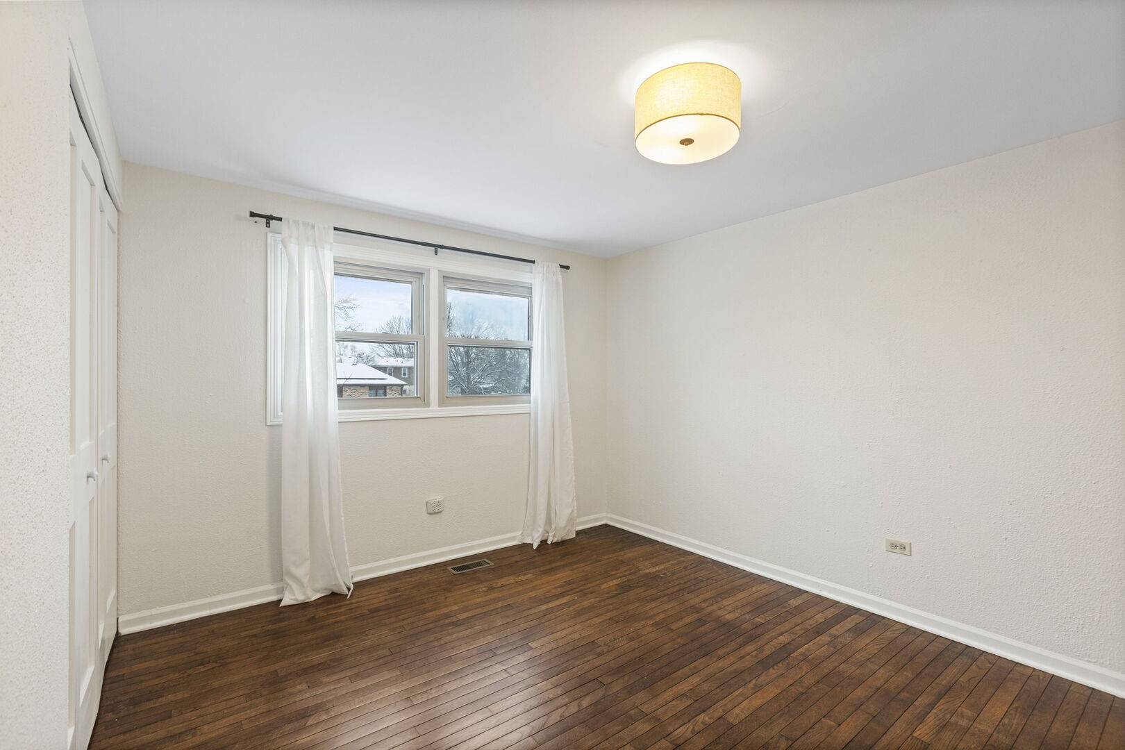 Arlington Heights, Illinois, 60004, United States, 3 Bedrooms Bedrooms, ,2 BathroomsBathrooms,Residential,For Sale,2000962