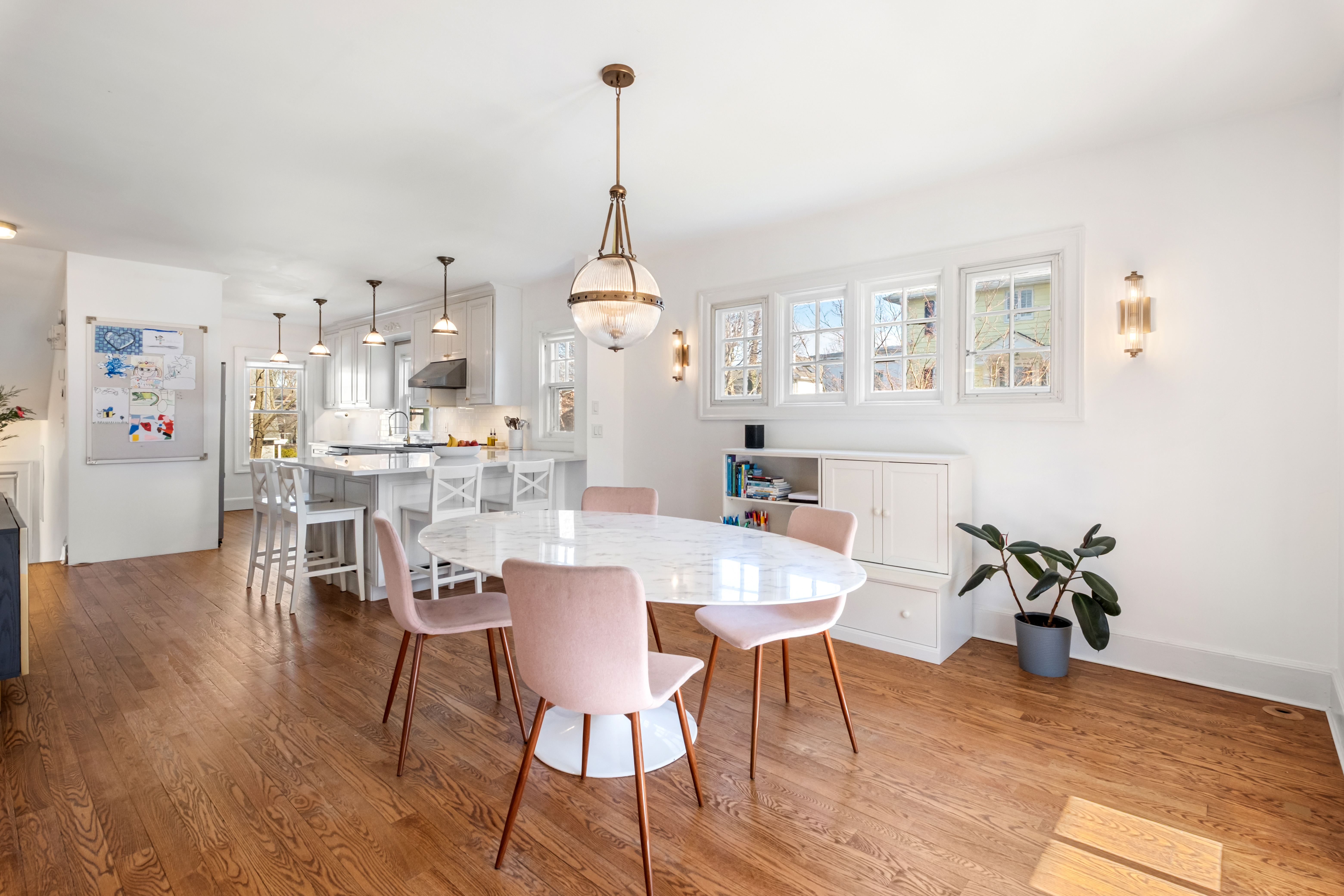  a gracious, fully-updated home where  every detail has been considered. - 物件實景