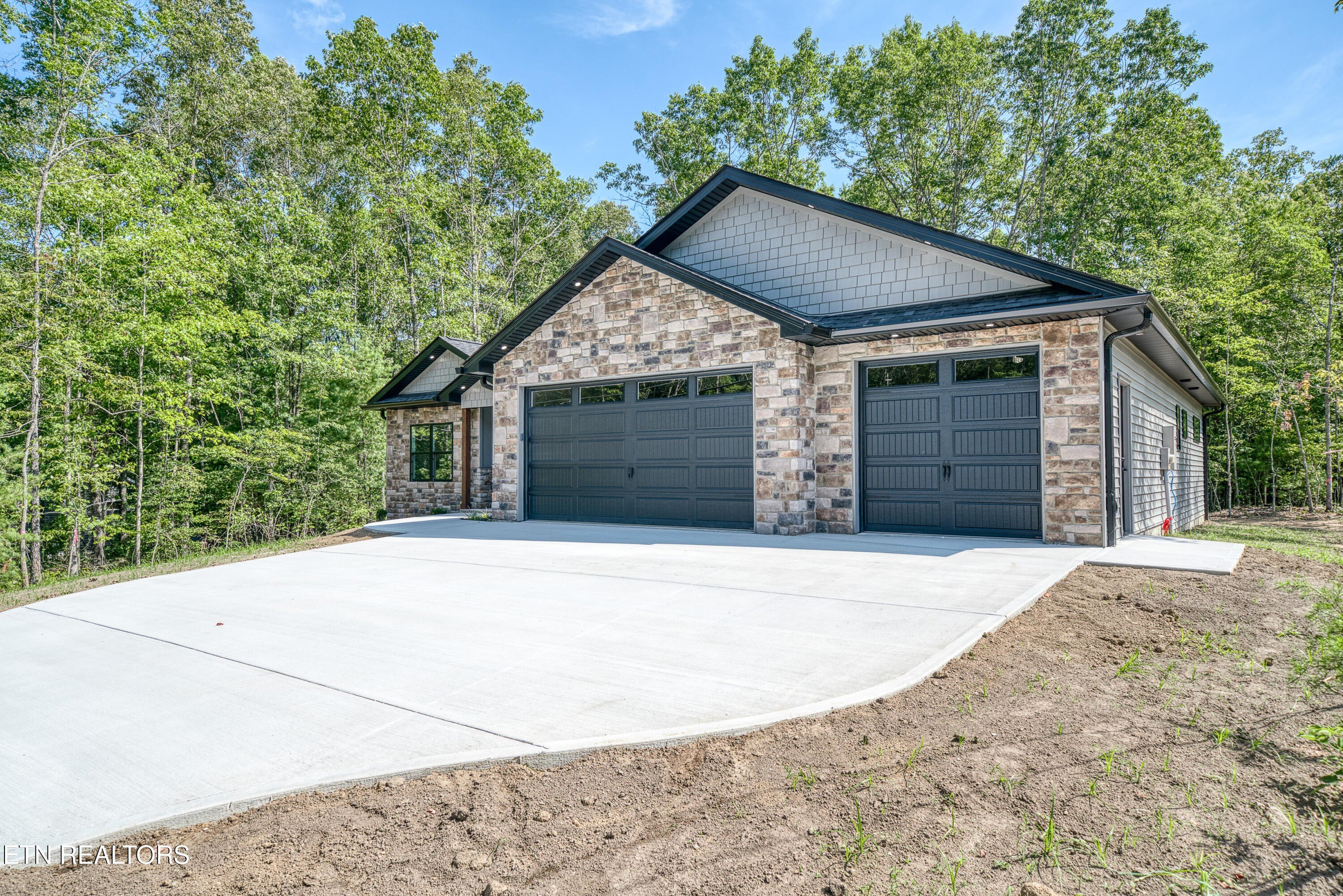 Crossville, Tennessee, 38558, United States, 3 Bedrooms Bedrooms, ,2 BathroomsBathrooms,Residential,For Sale,1937807