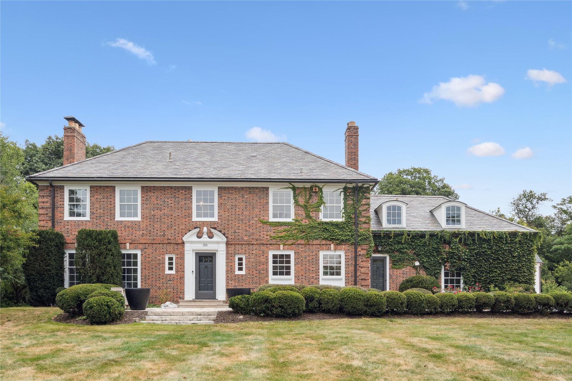 Des Moines, Iowa, 50312, United States, 4 Bedrooms Bedrooms, ,4 BathroomsBathrooms,Residential,For Sale,1942585