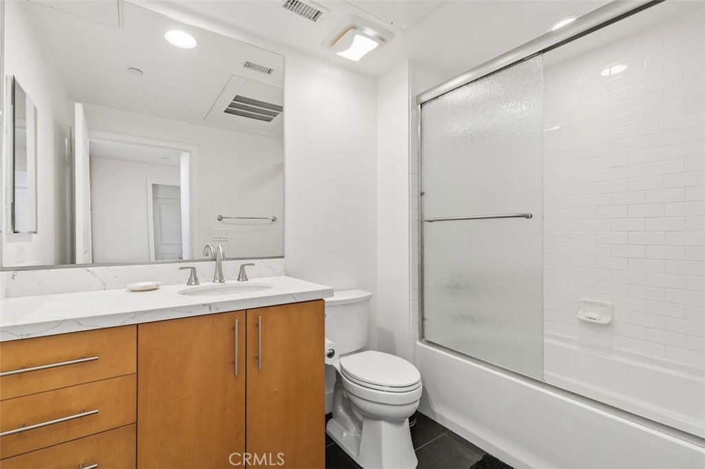 Long Beach, California, 90802, United States, 3 Bedrooms Bedrooms, ,3 BathroomsBathrooms,Residential,For Sale,2002105