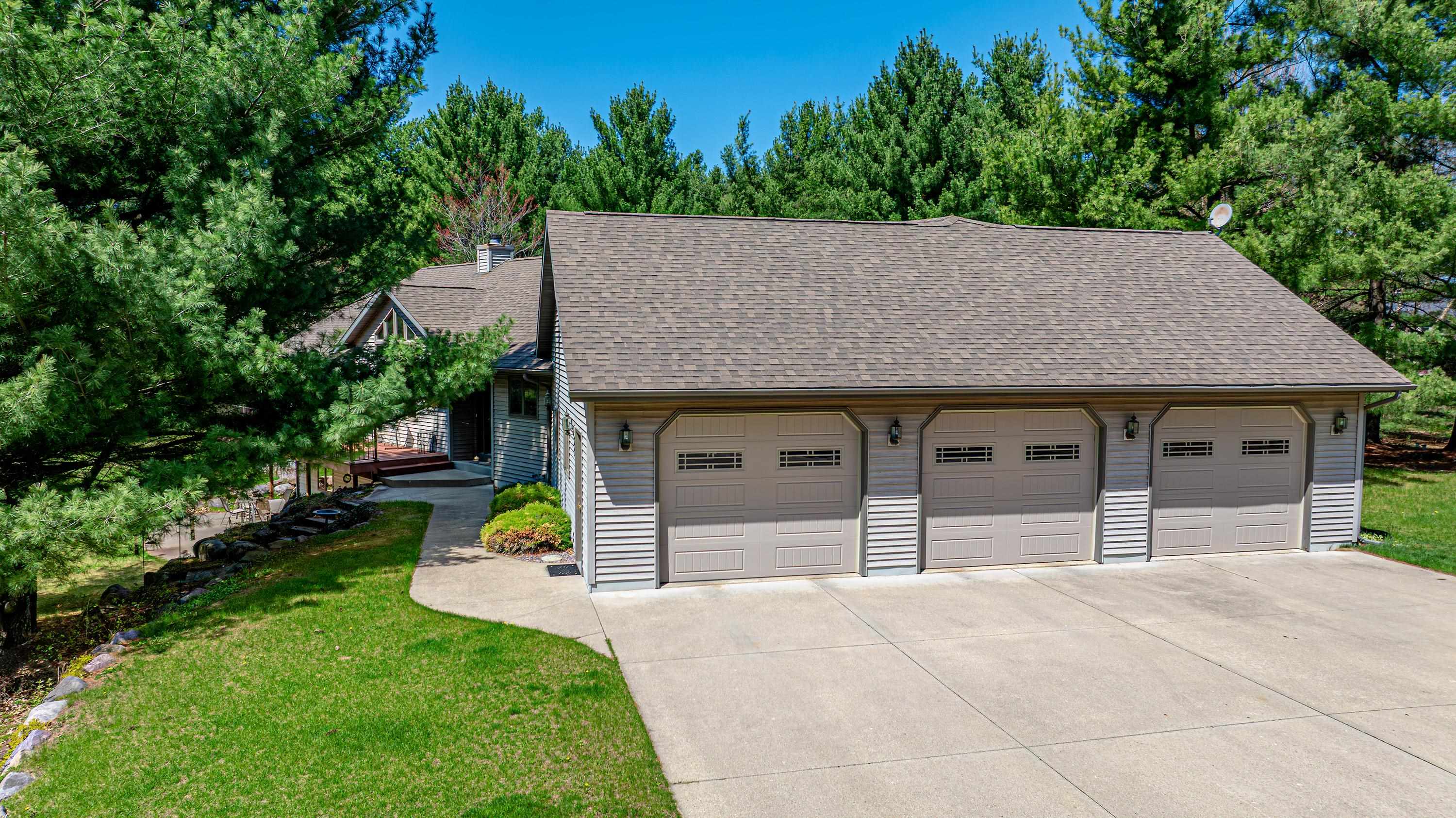 Spring Green, Wisconsin, 53588, United States, 4 Bedrooms Bedrooms, ,4 BathroomsBathrooms,Residential,For Sale,2040175