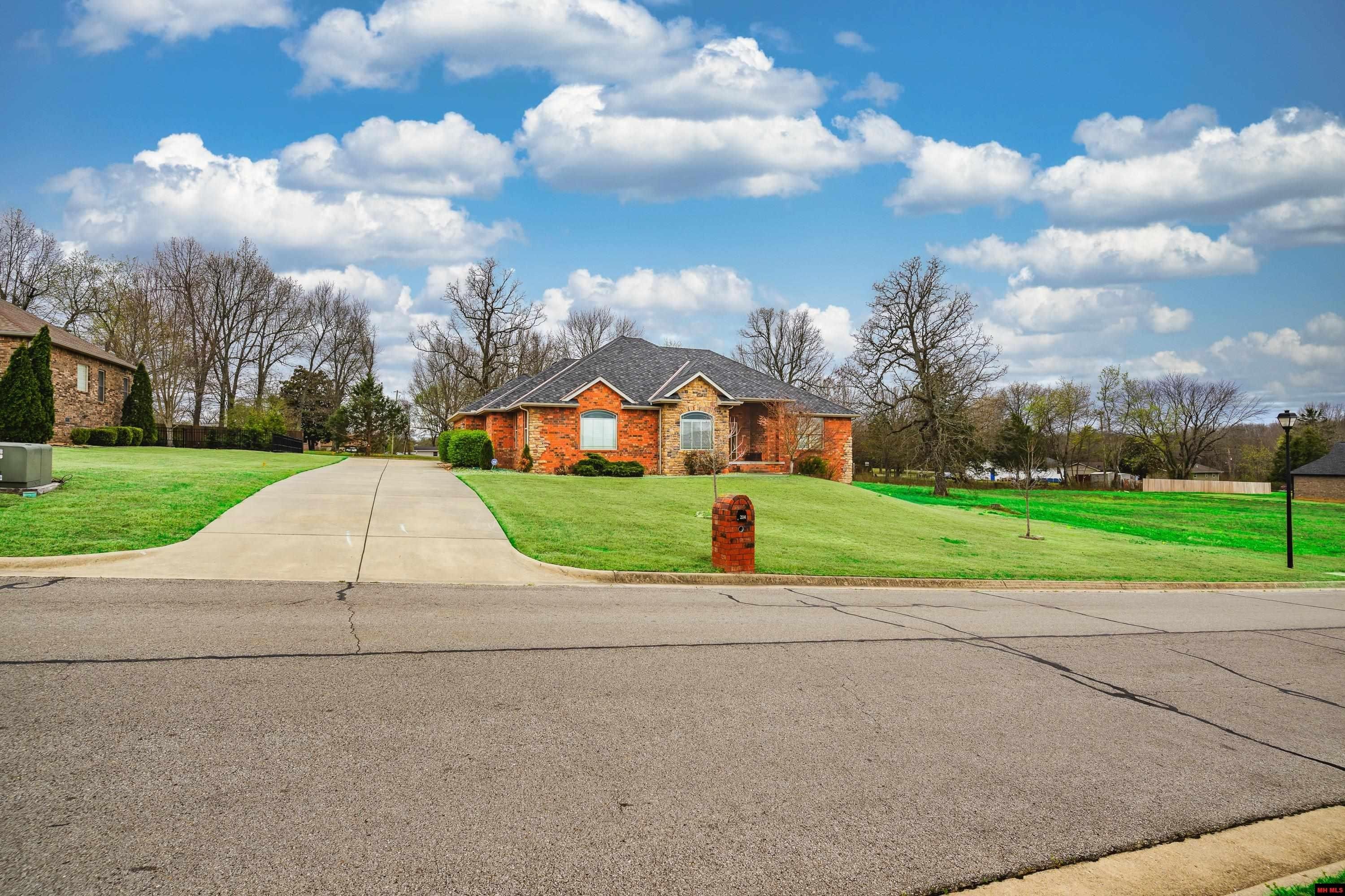 Mountain Home, Arkansas, 72653, United States, 3 Bedrooms Bedrooms, ,2 BathroomsBathrooms,Residential,For Sale,2033184