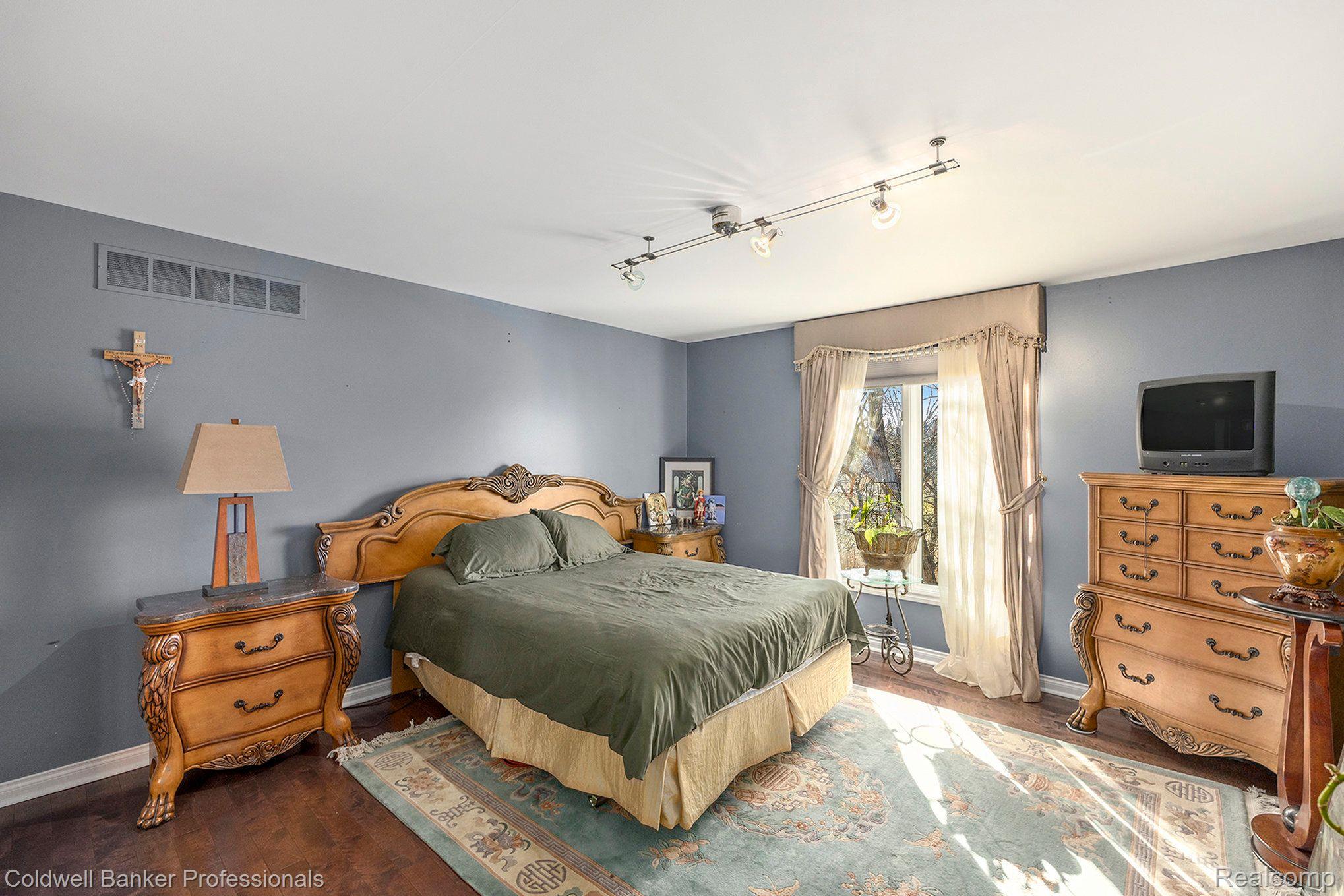 Oakland, Michigan, 48363, United States, 4 Bedrooms Bedrooms, ,6 BathroomsBathrooms,Residential,For Sale,1986538