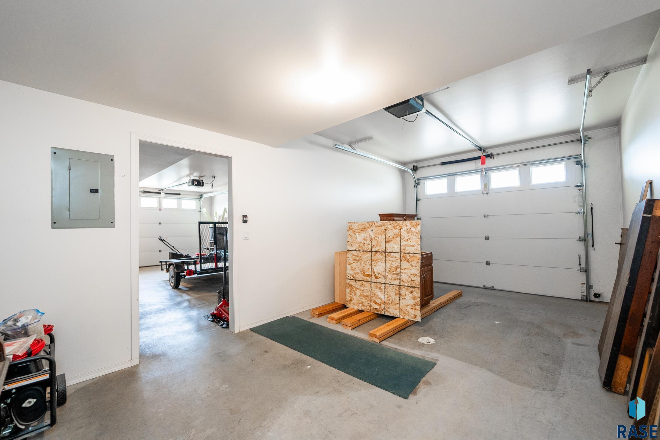 Yankton, South Dakota, 57078, United States, 6 Bedrooms Bedrooms, ,4 BathroomsBathrooms,Residential,For Sale,1975294