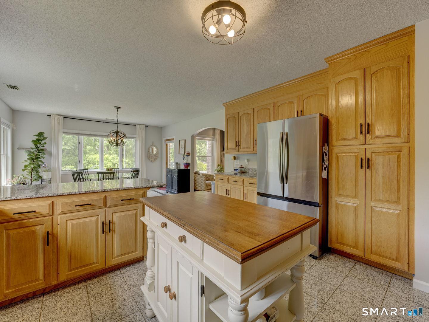 Wethersfield, Connecticut, 06109, United States, 3 Bedrooms Bedrooms, ,4 BathroomsBathrooms,Residential,For Sale,2048104