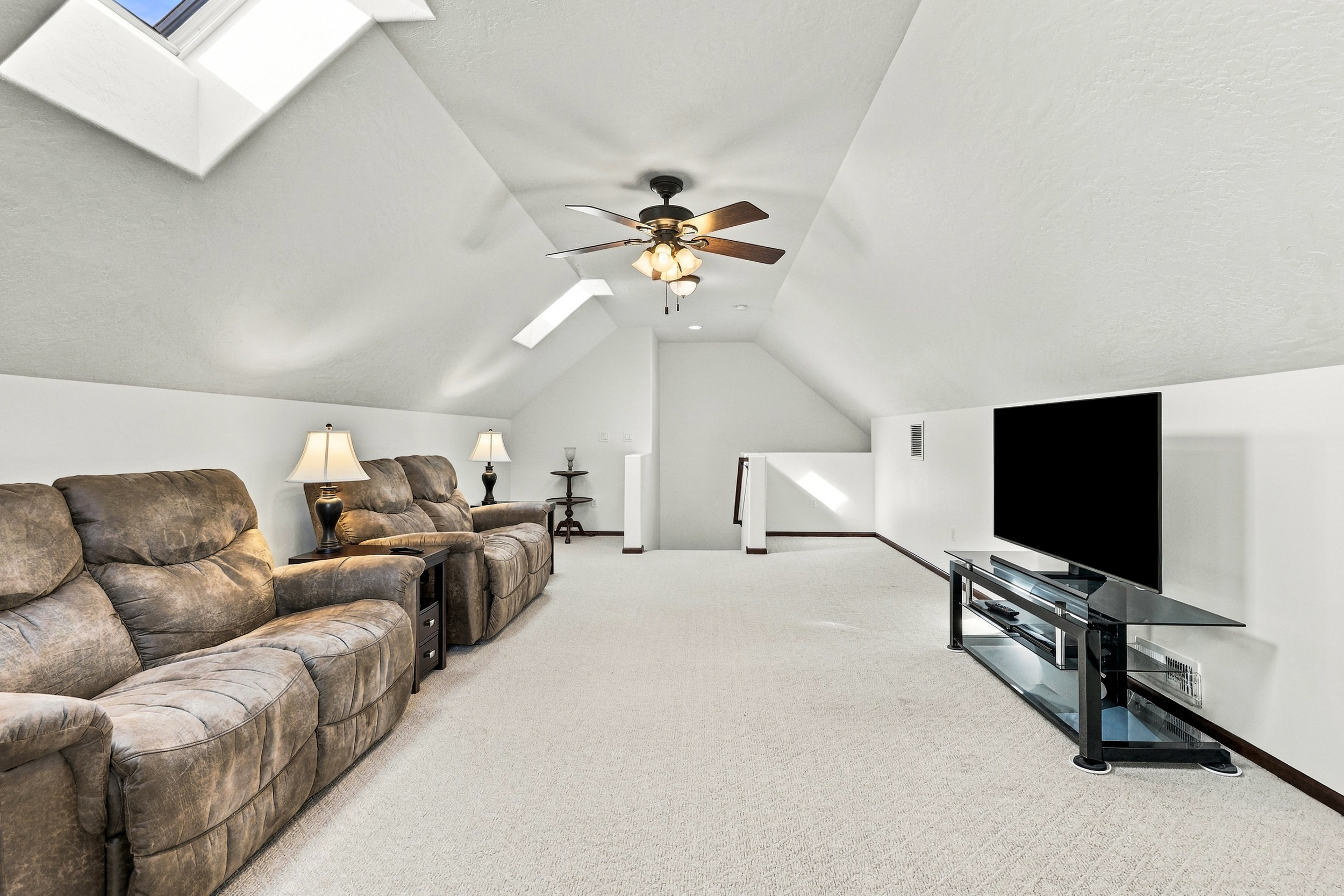  1.25 acres w vineyard views/mountain custom home - 物件實景