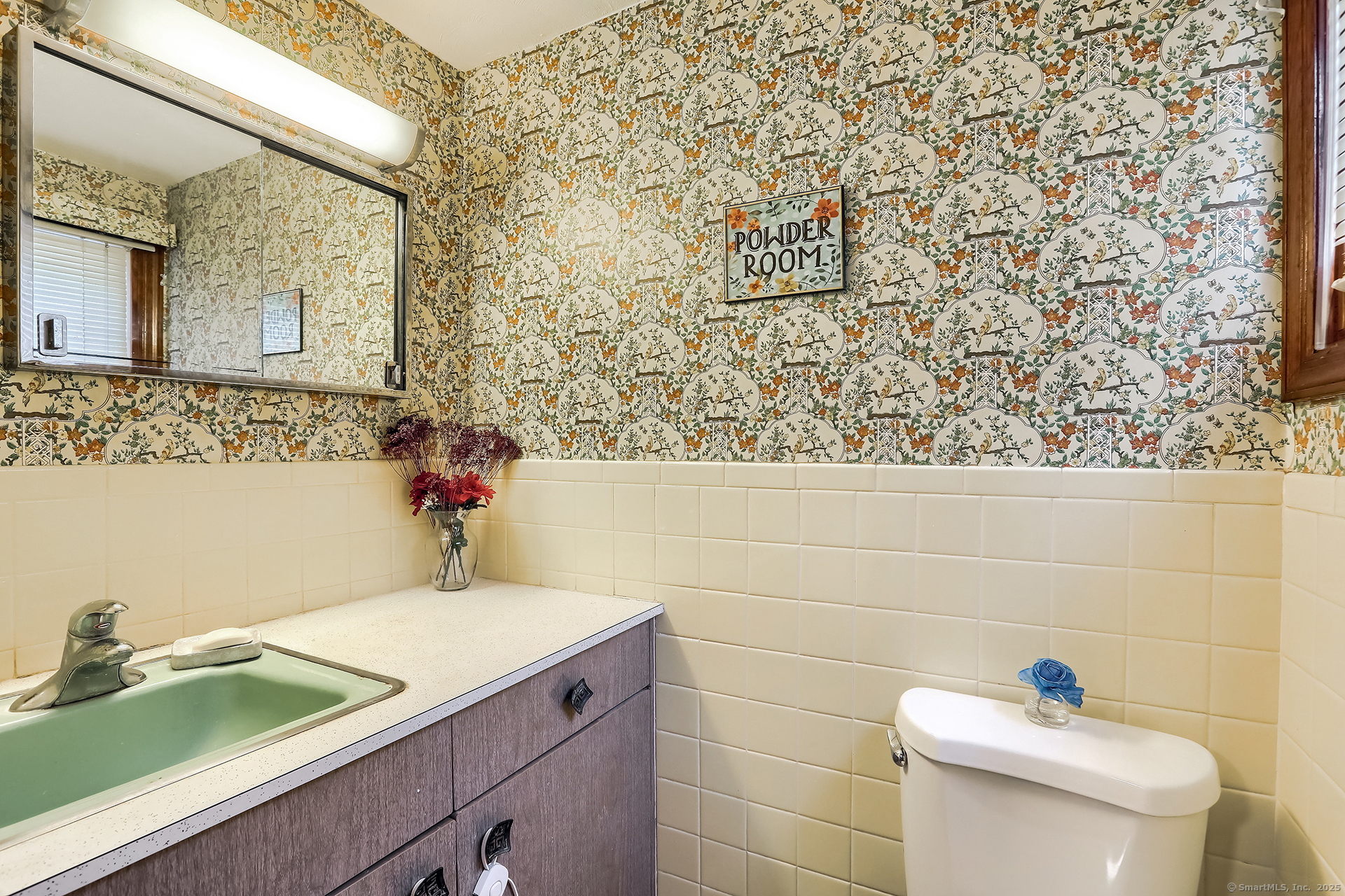 Brookfield, Connecticut, 06804, United States, 4 Bedrooms Bedrooms, ,2 BathroomsBathrooms,Residential,For Sale,1730338