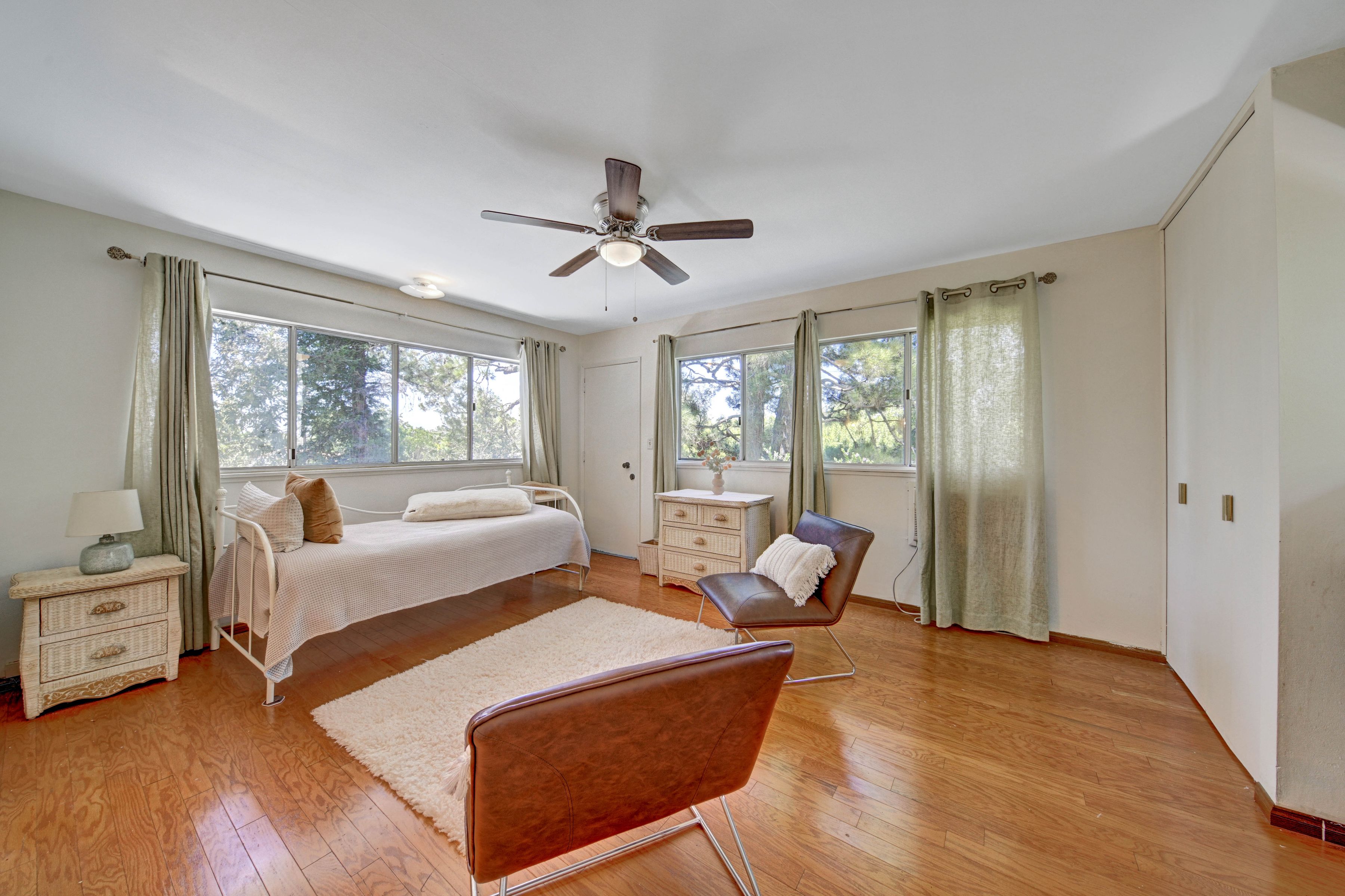  4947 Serrania Avenue - 物件實景