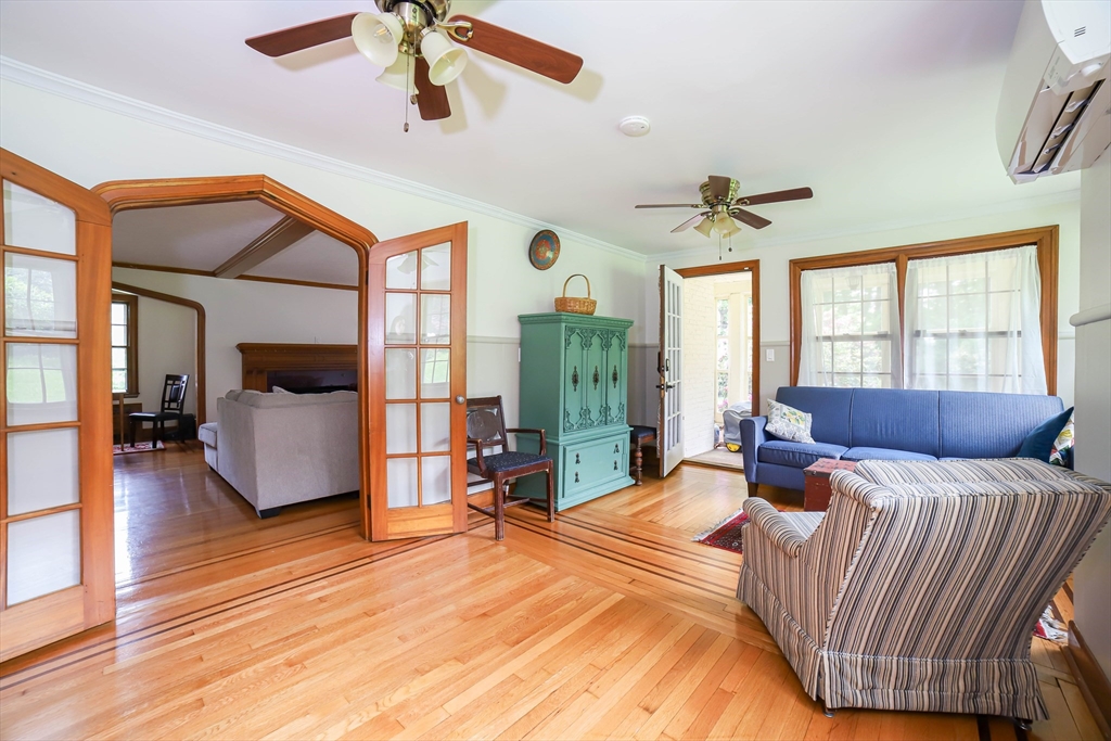 Worcester, Massachusetts, 01609, United States, 5 Bedrooms Bedrooms, ,4 BathroomsBathrooms,Residential,For Sale,1907639