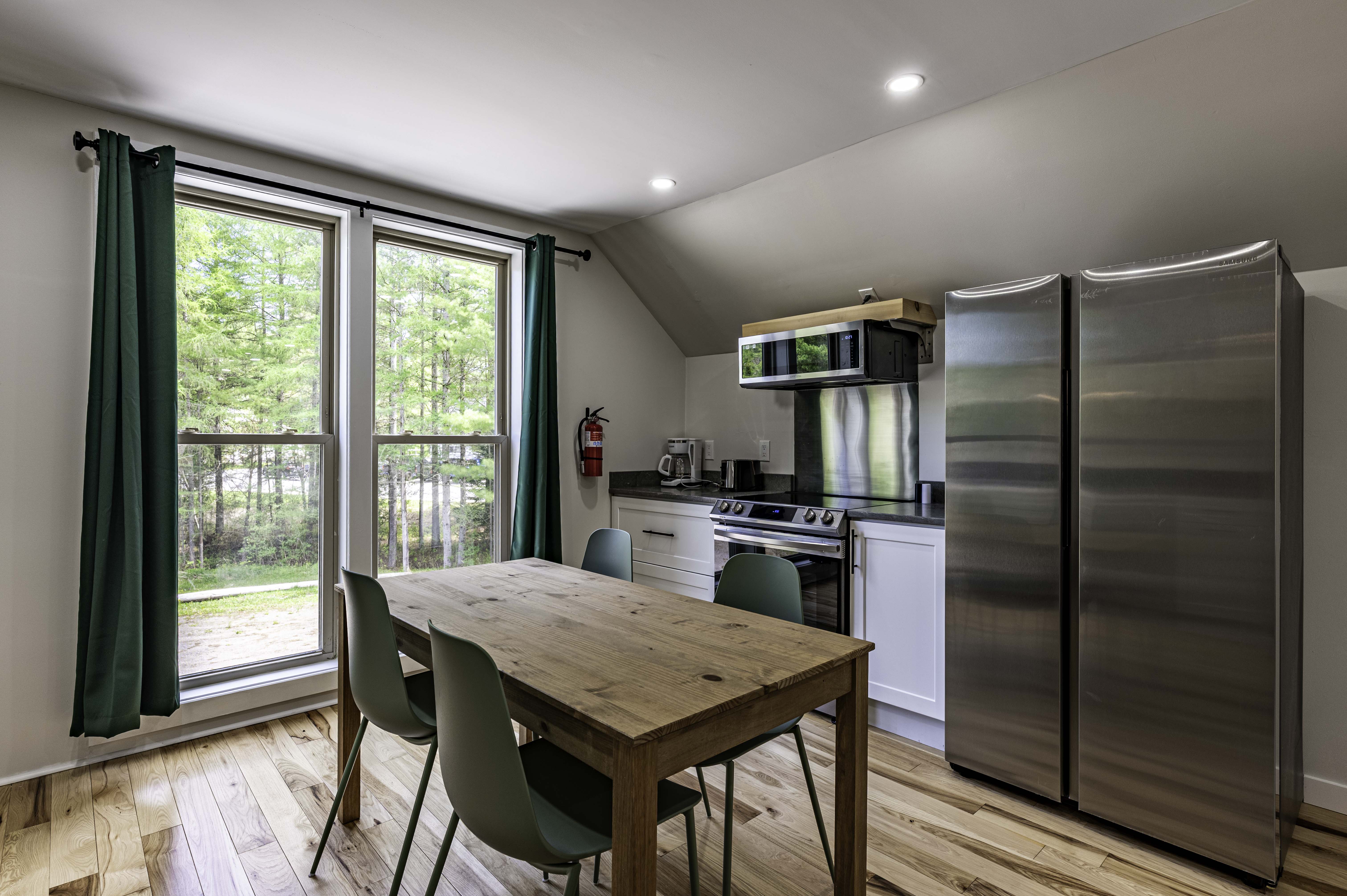  Ranch Style Home with Studio Apartment - 物件實景