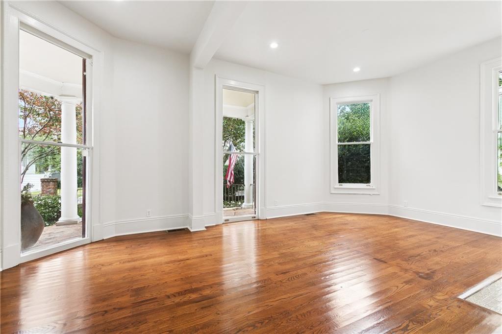 New Orleans, Louisiana, 70115, United States, 3 Bedrooms Bedrooms, ,5 BathroomsBathrooms,Residential,For Sale,2001784