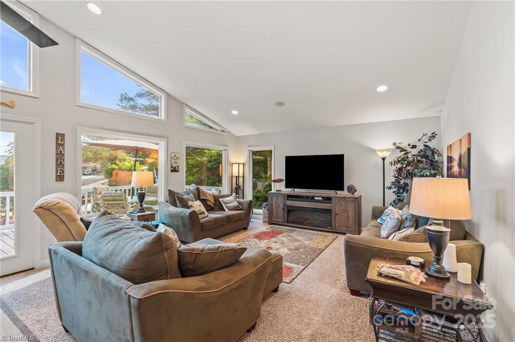 New London, North Carolina, 28127, United States, 3 Bedrooms Bedrooms, ,2 BathroomsBathrooms,Residential,For Sale,1827846