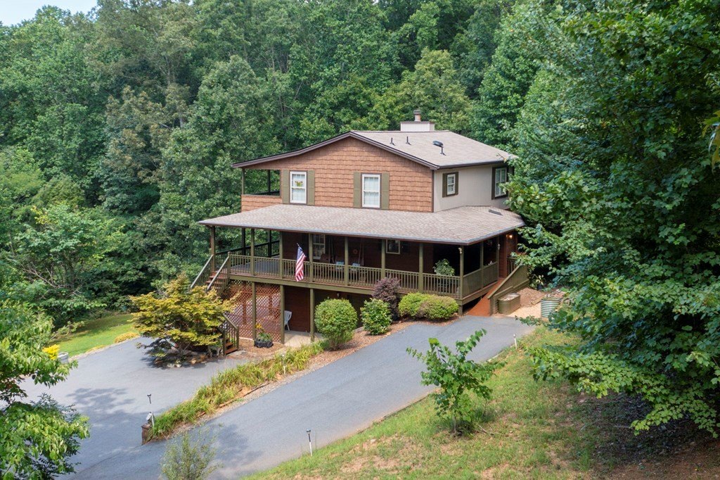 Hiawassee, Georgia, 30546, United States, 2 Bedrooms Bedrooms, ,3 BathroomsBathrooms,Residential,For Sale,1920293