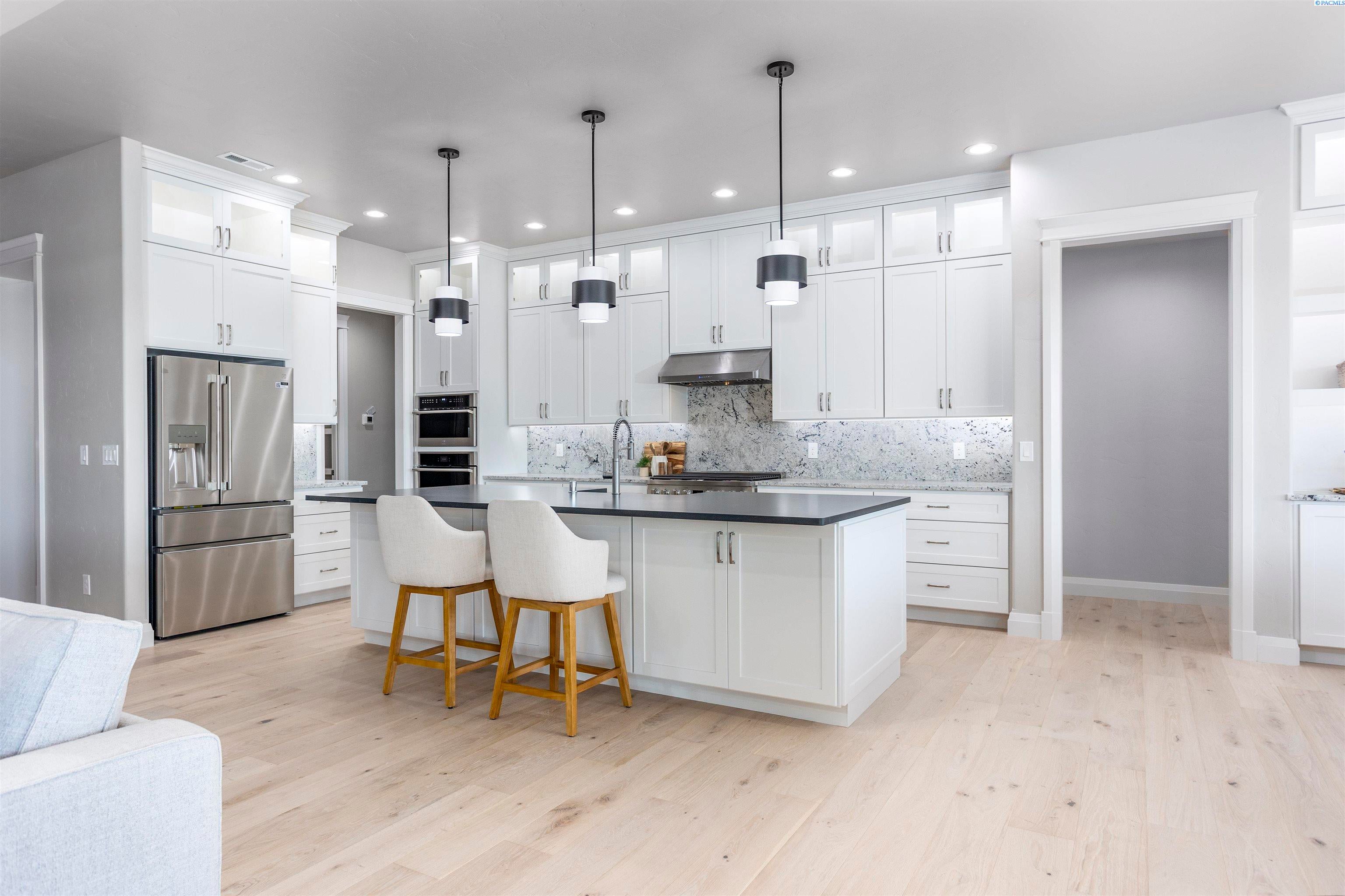 Pasco, Washington, 99301, United States, 4 Bedrooms Bedrooms, ,4 BathroomsBathrooms,Residential,For Sale,1979457